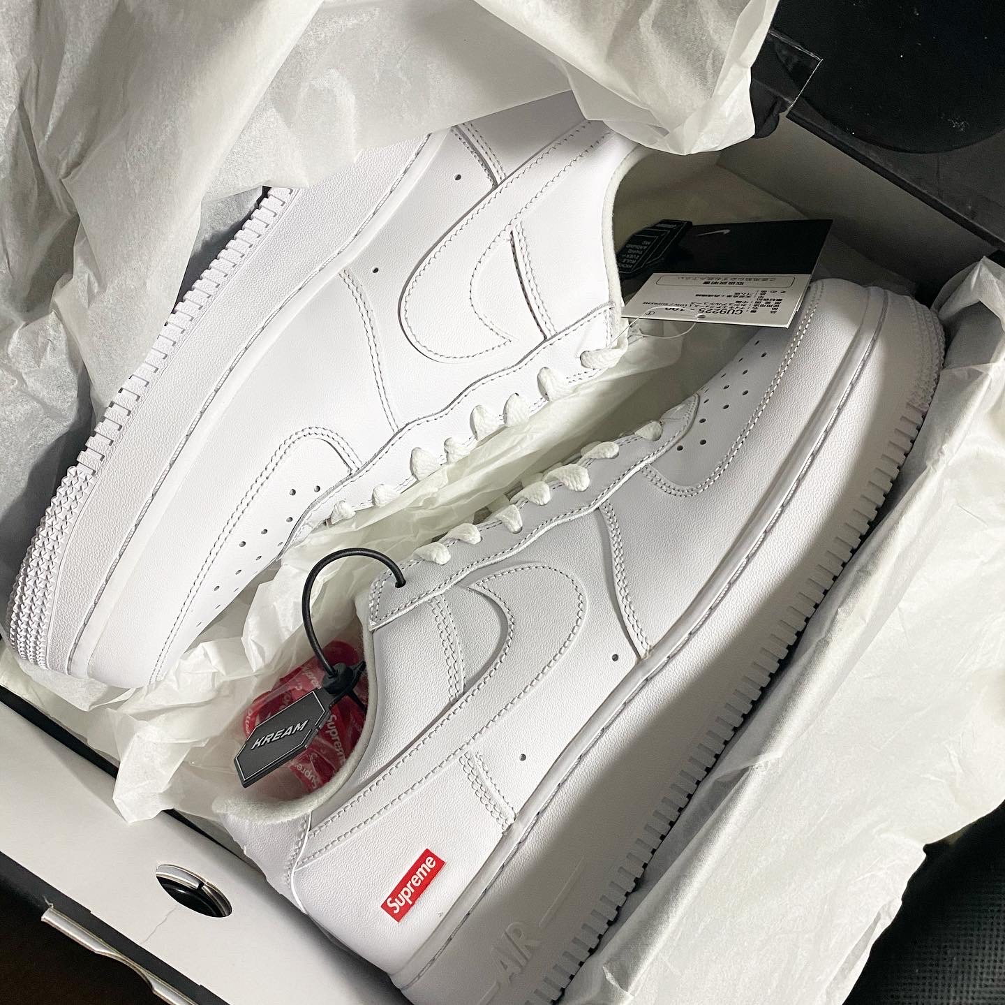 Nike x Supreme Air Force 1 Low White 착용 스타일 - 2