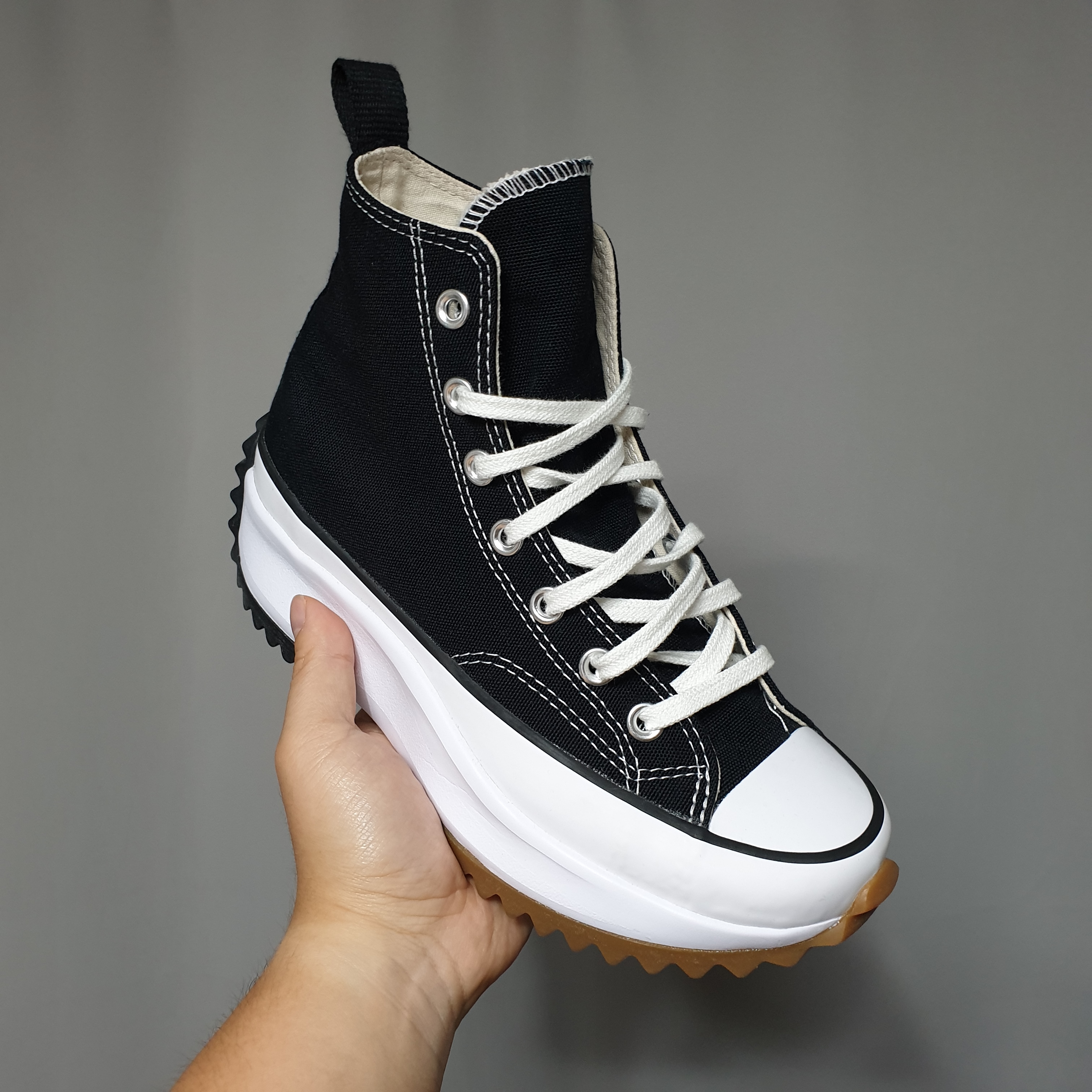 Converse Run Star Hike Hi Black White Gum 착용 스타일 - 2