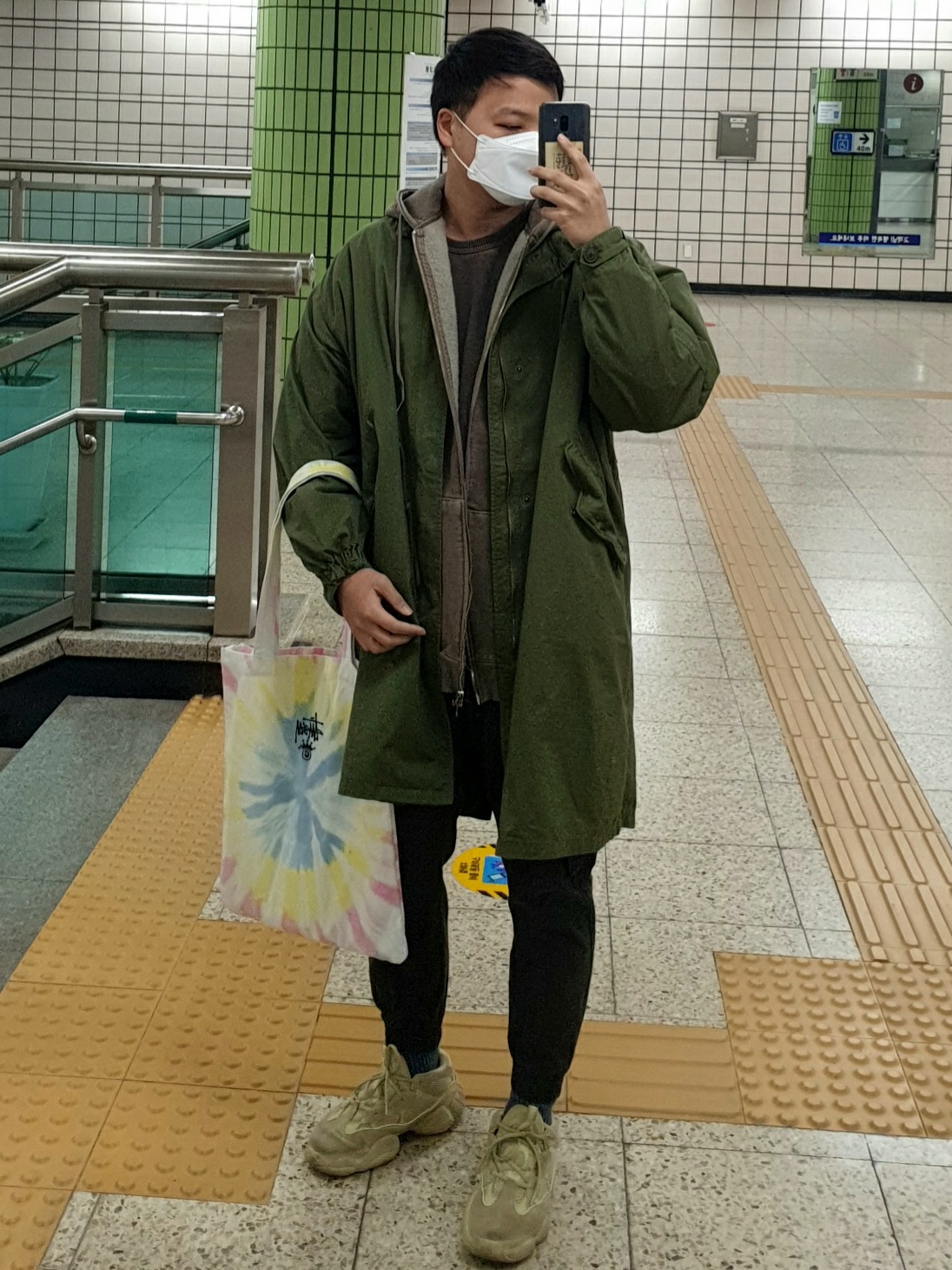 Adidas Yeezy 500 Super Moon Yellow 착용 스타일