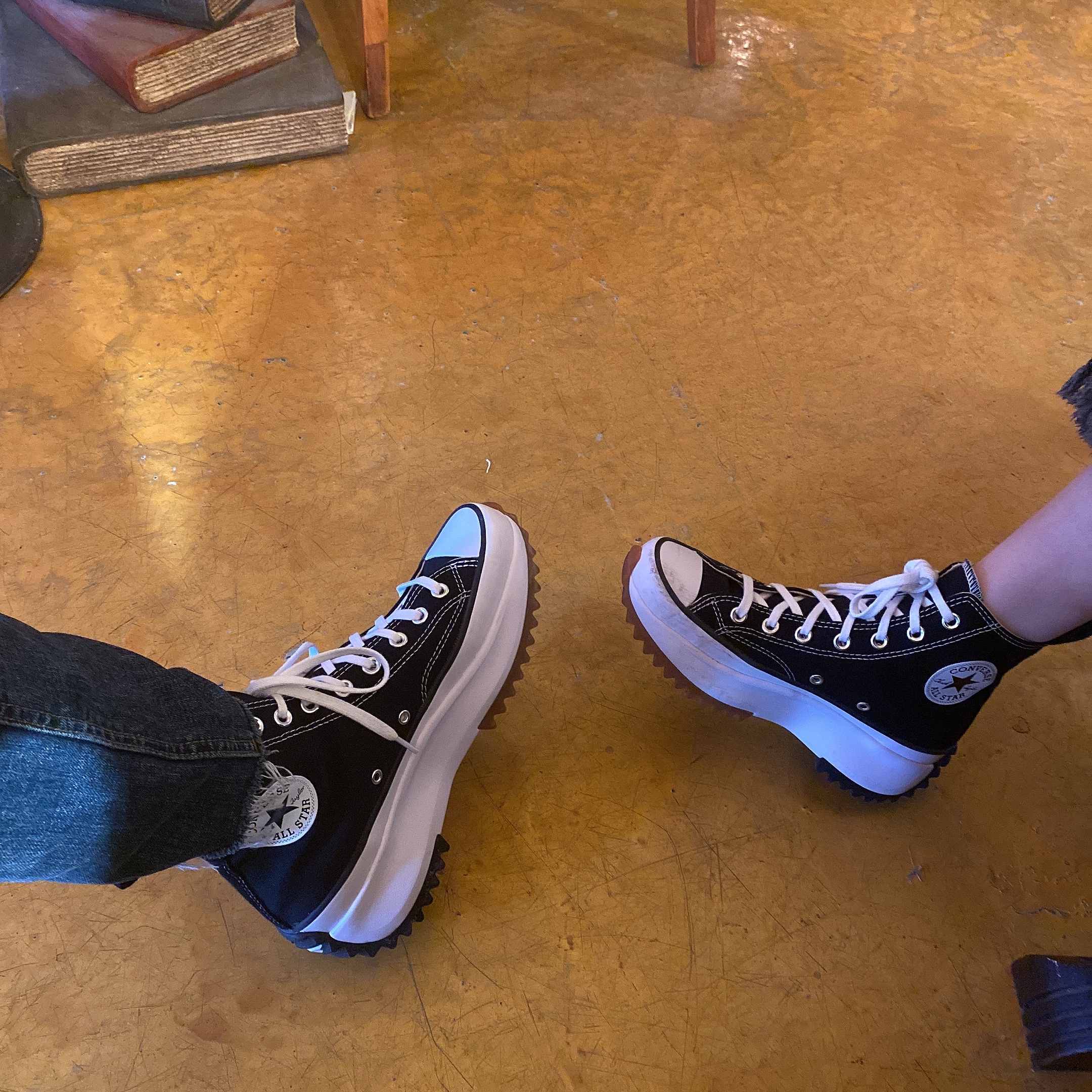 Converse Run Star Hike Hi Black White Gum 착용 스타일