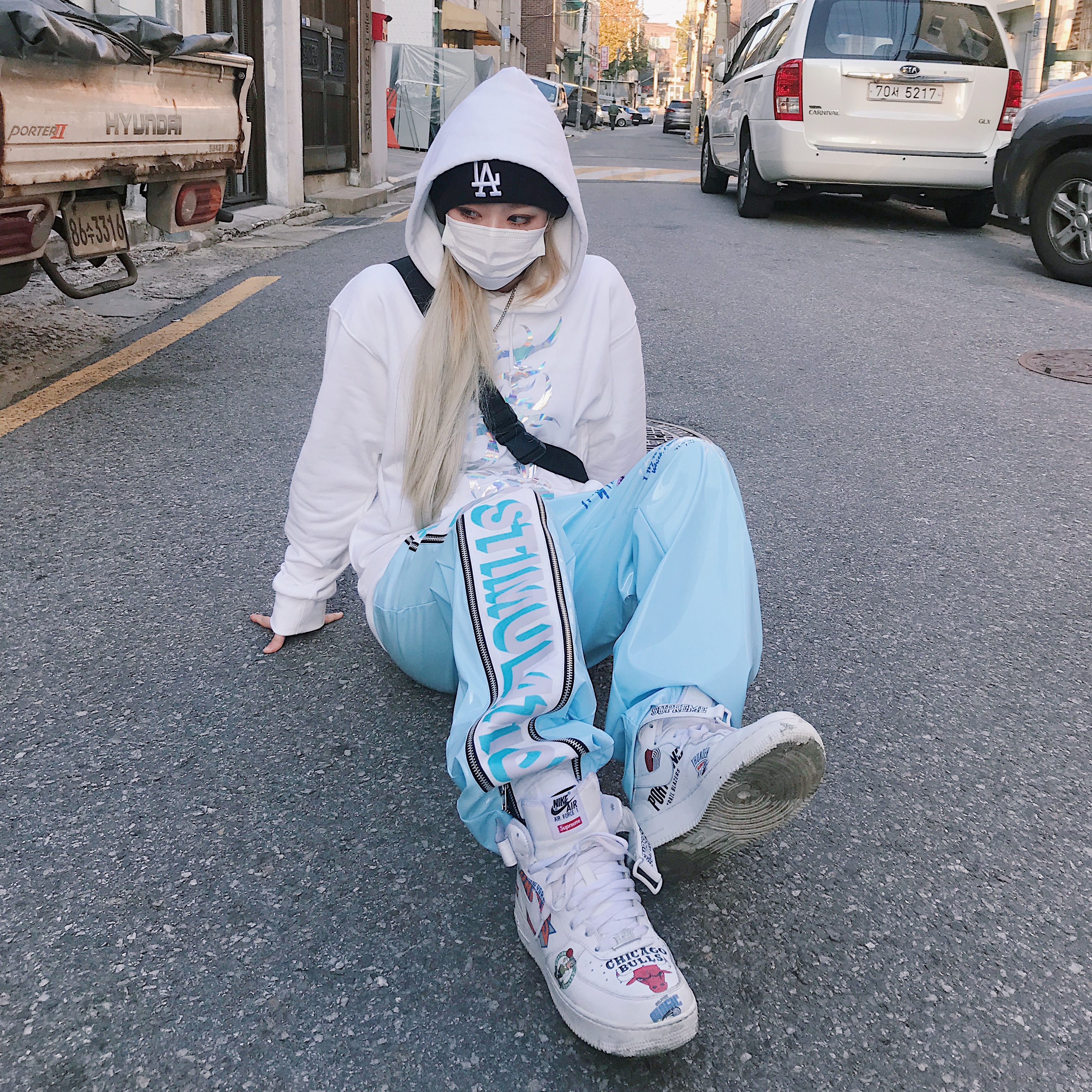 Nike x Supreme Air Force 1 Mid NBA White 착용 스타일