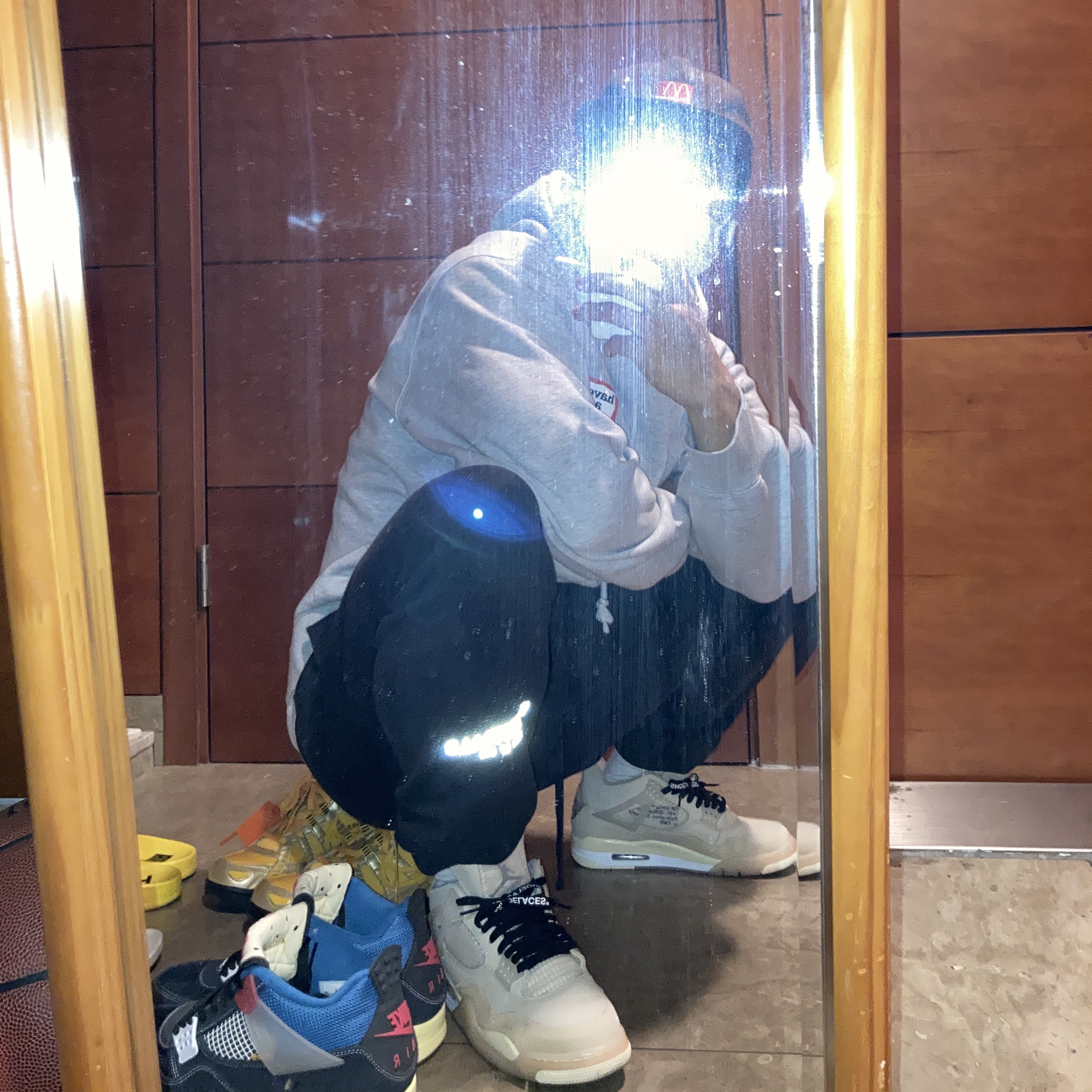 Nike x Off-White Air Rubber Dunk University Gold, Jordan 4 x Union Retro Off Noir 착용 스타일
