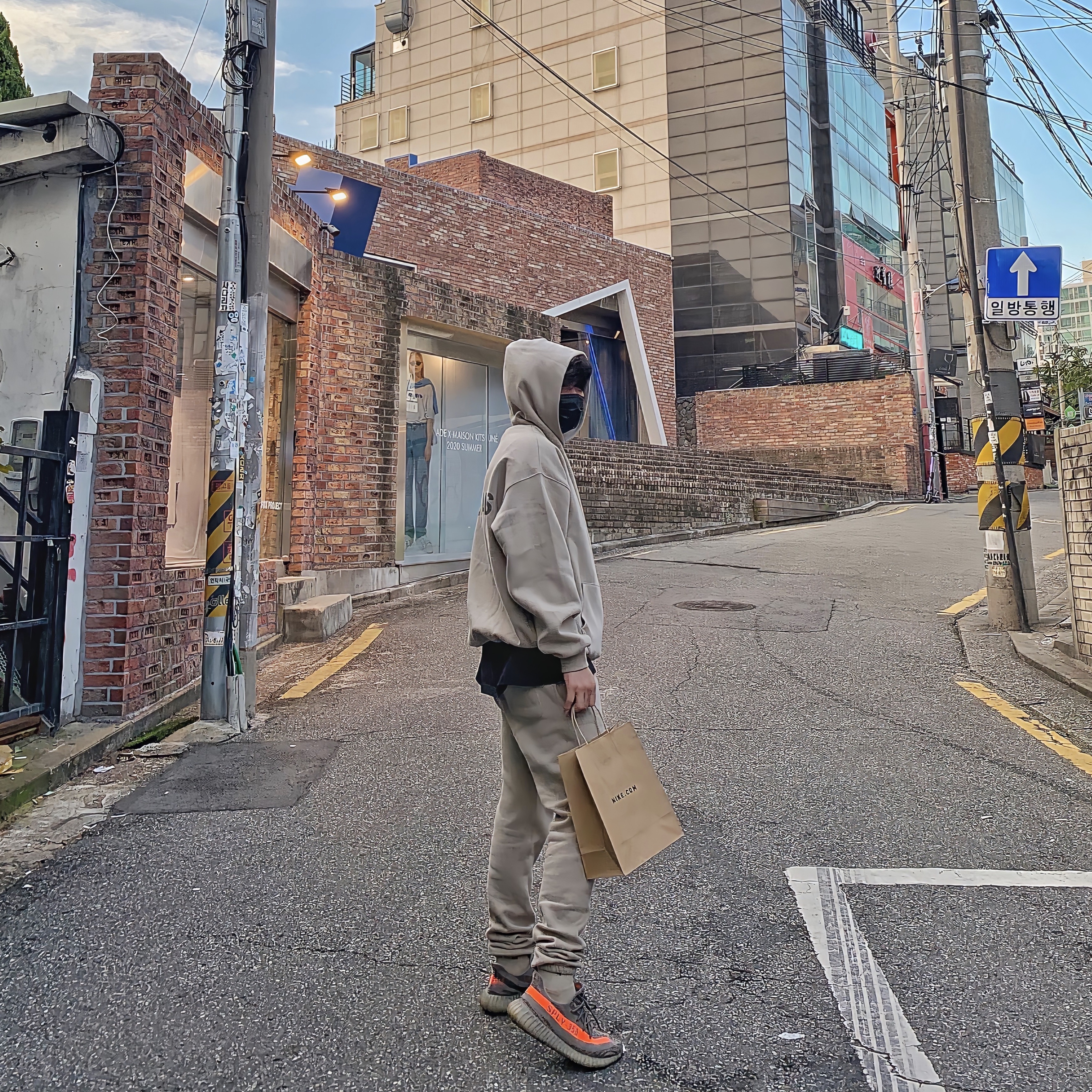 Adidas Yeezy Boost 350 V2 Beluga 착용 스타일
