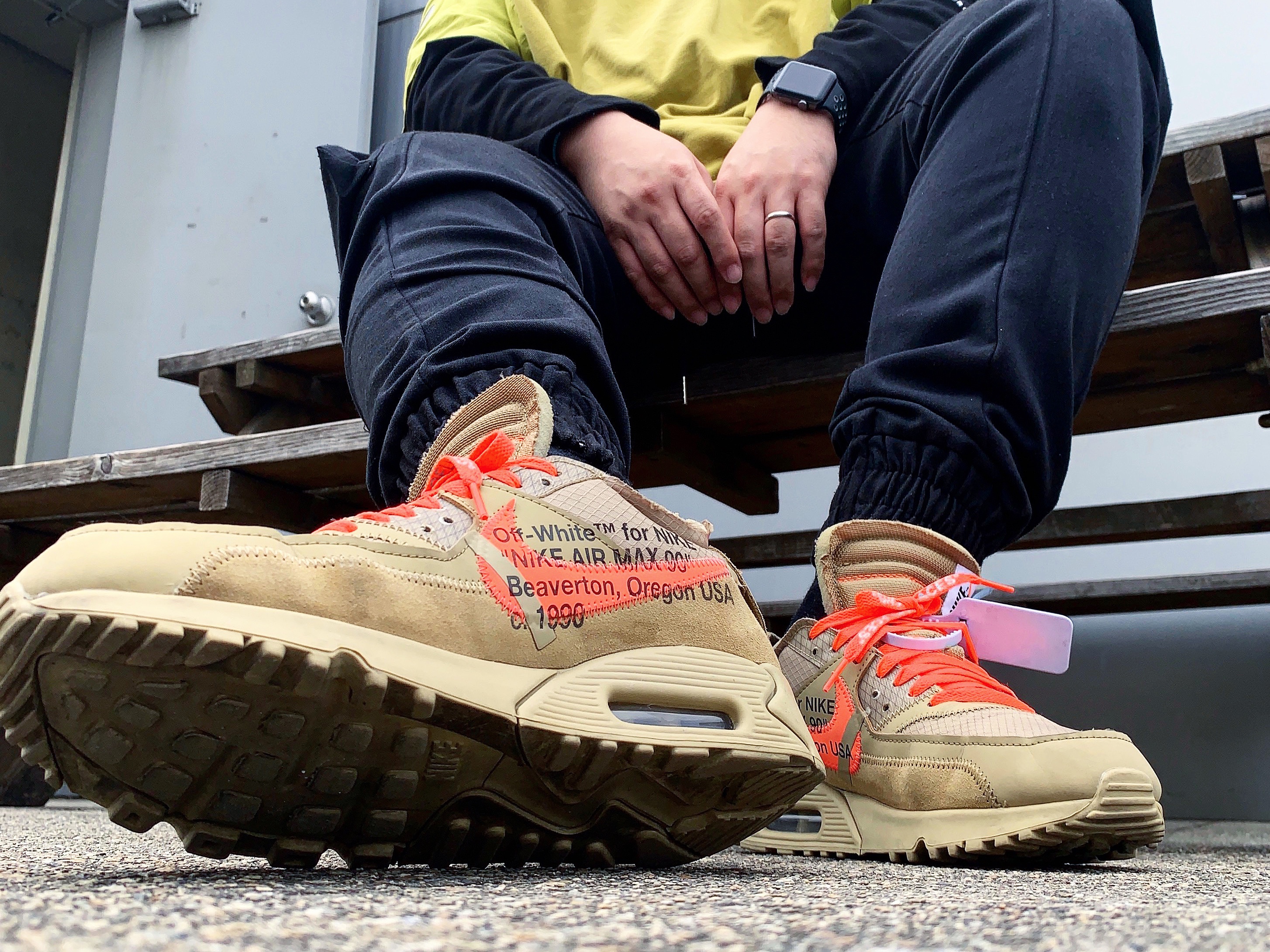Nike x Off-White Air Max 90 V2 Desert Ore 착용 스타일