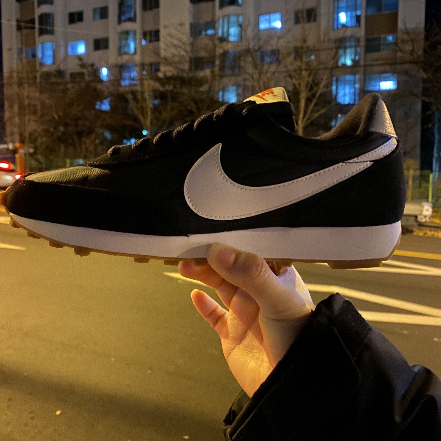 (W) Nike Daybreak Black White 착용 스타일 - 2