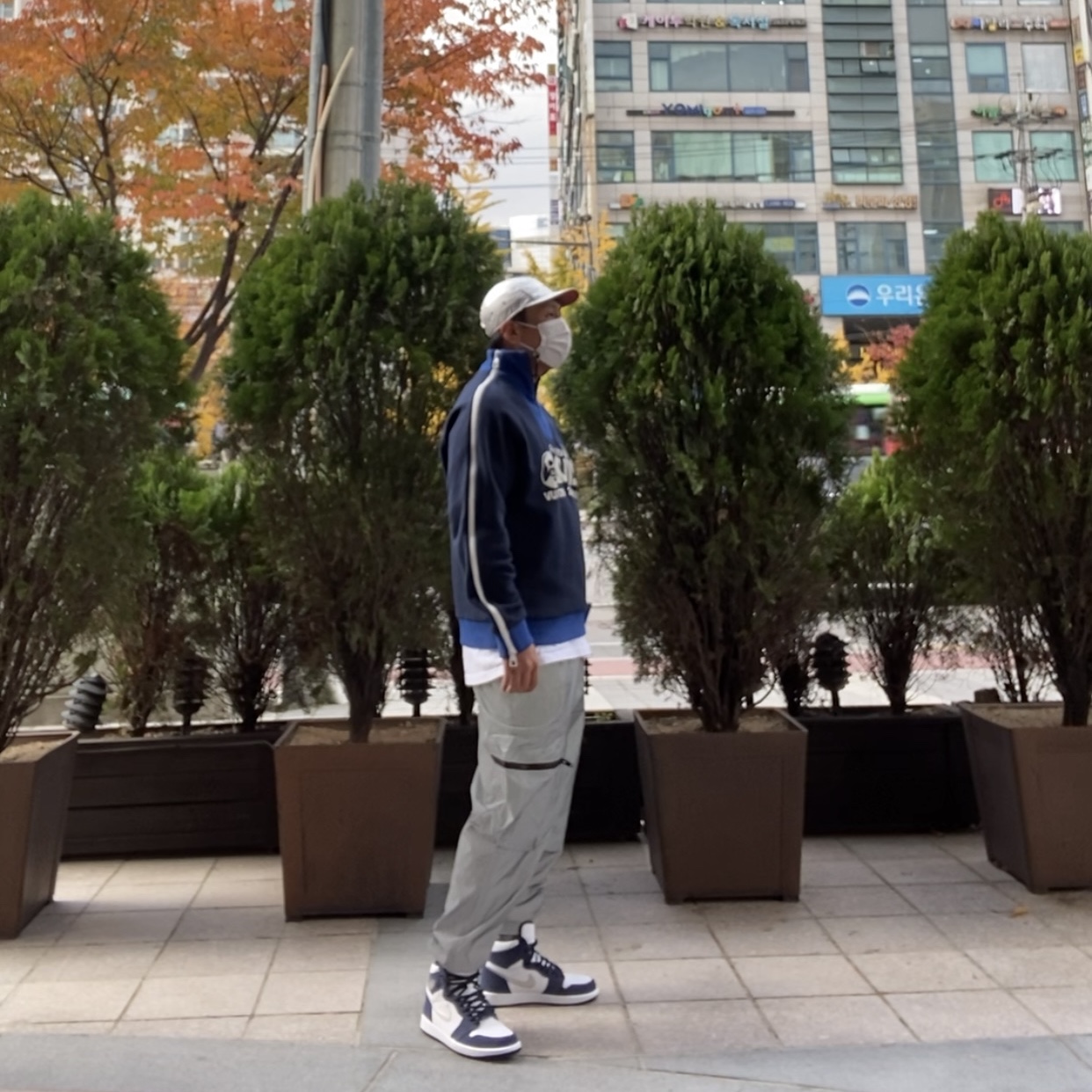 Jordan 1 Retro High OG CO.JP Midnight Navy 착용 스타일 - 3