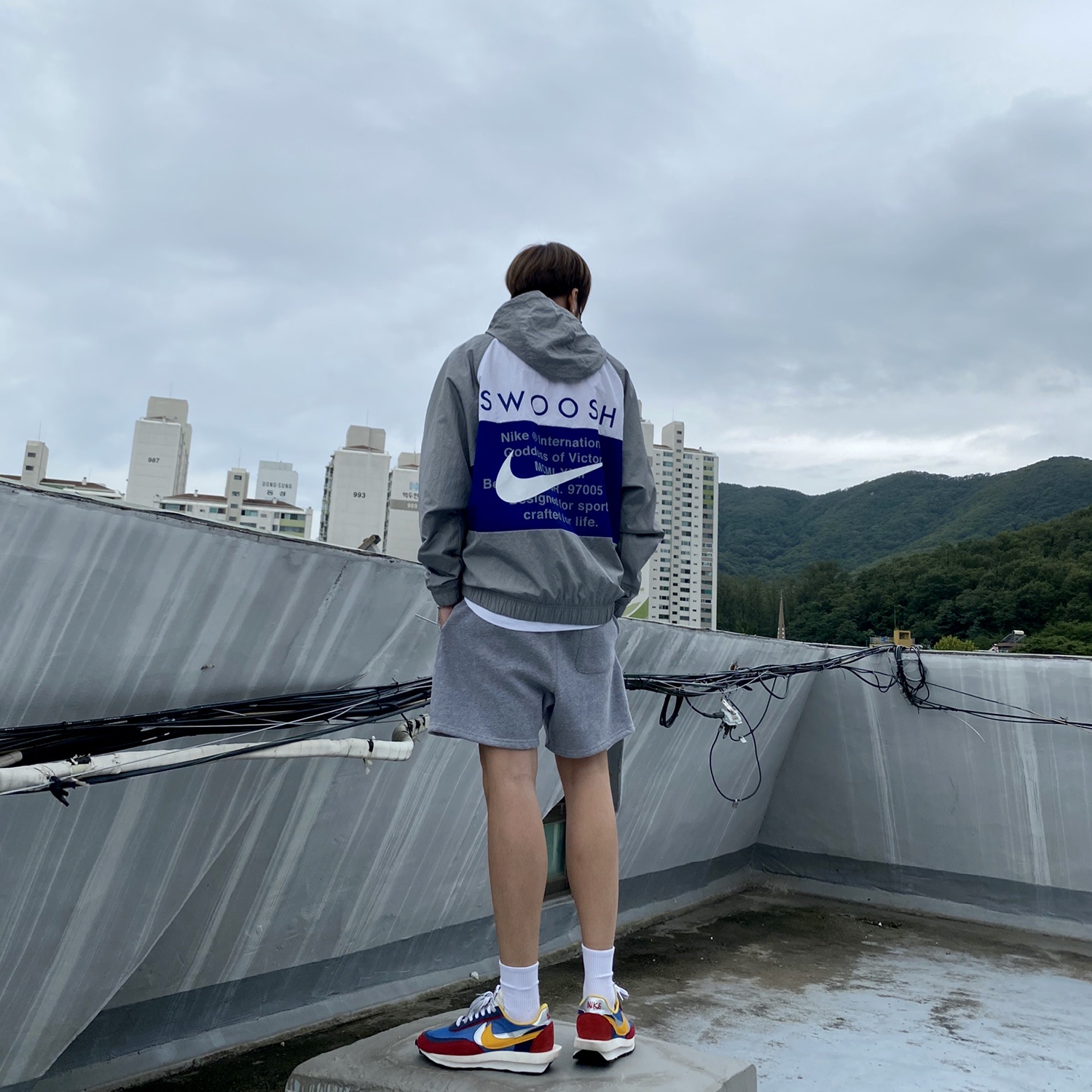 Nike x Sacai LDWaffle Blue Multi 착용 스타일