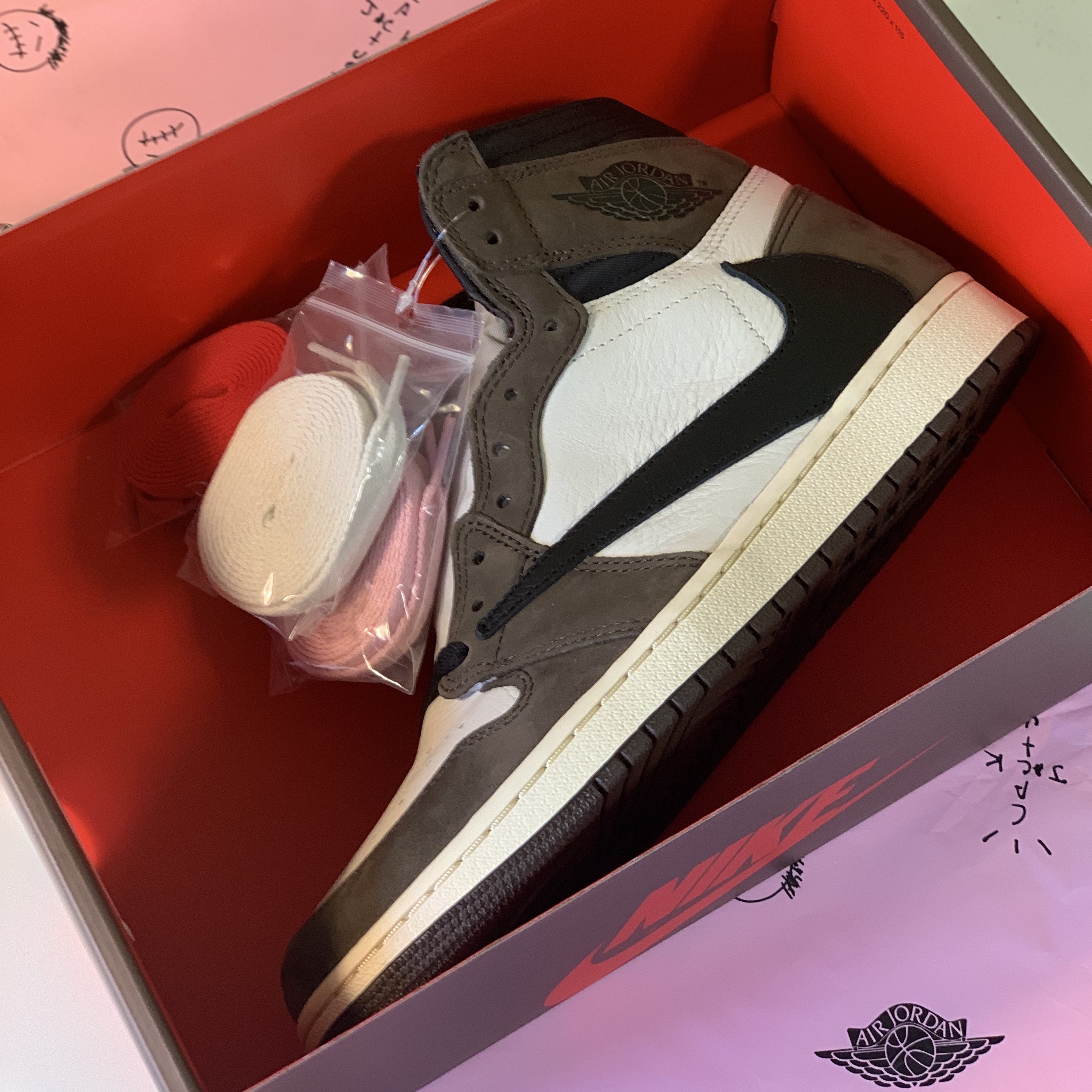Jordan 1 x Travis Scott Retro High OG SP Mocha 착용 스타일