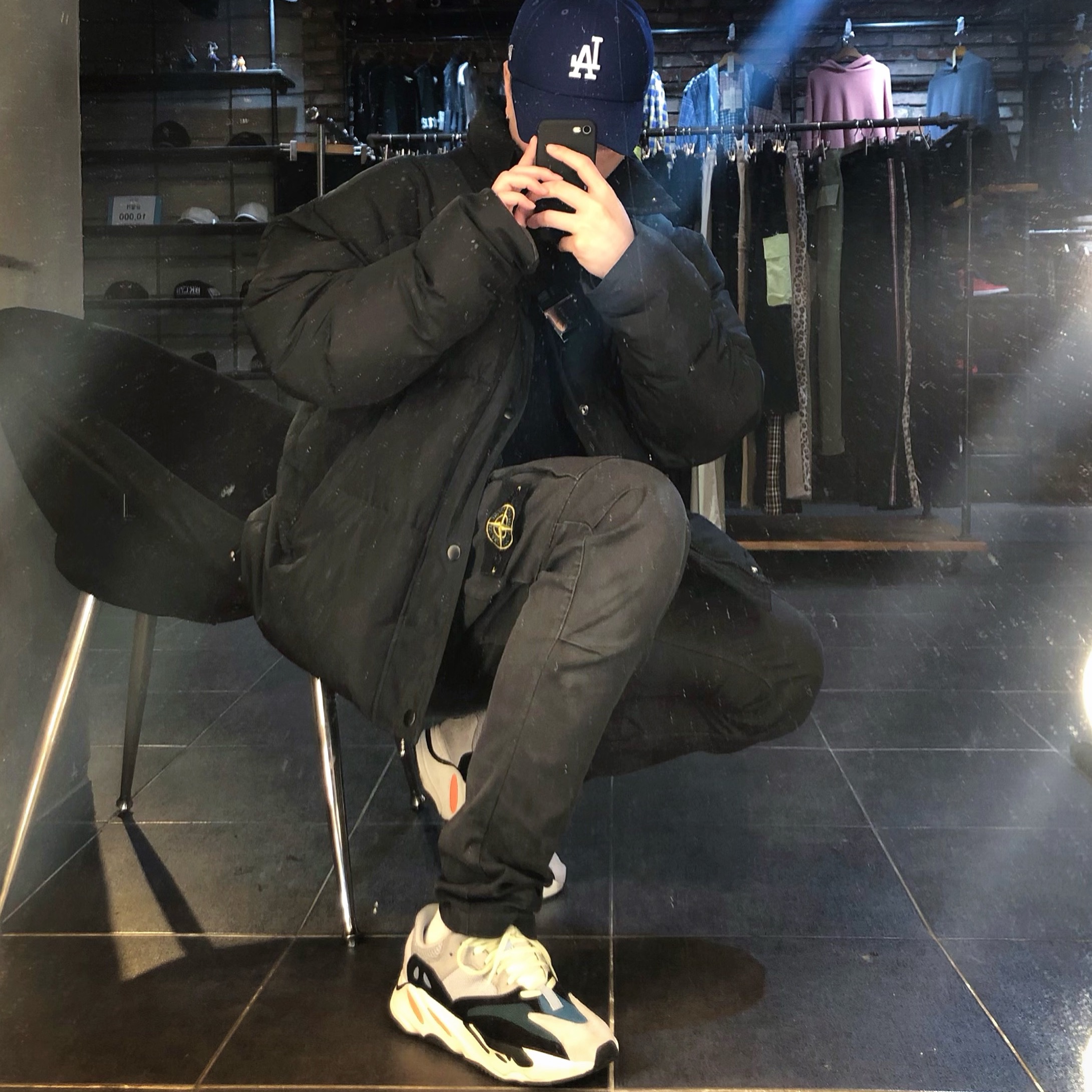 Adidas Yeezy Boost 700 Wave Runner Solid Grey 2017/2019 착용 스타일