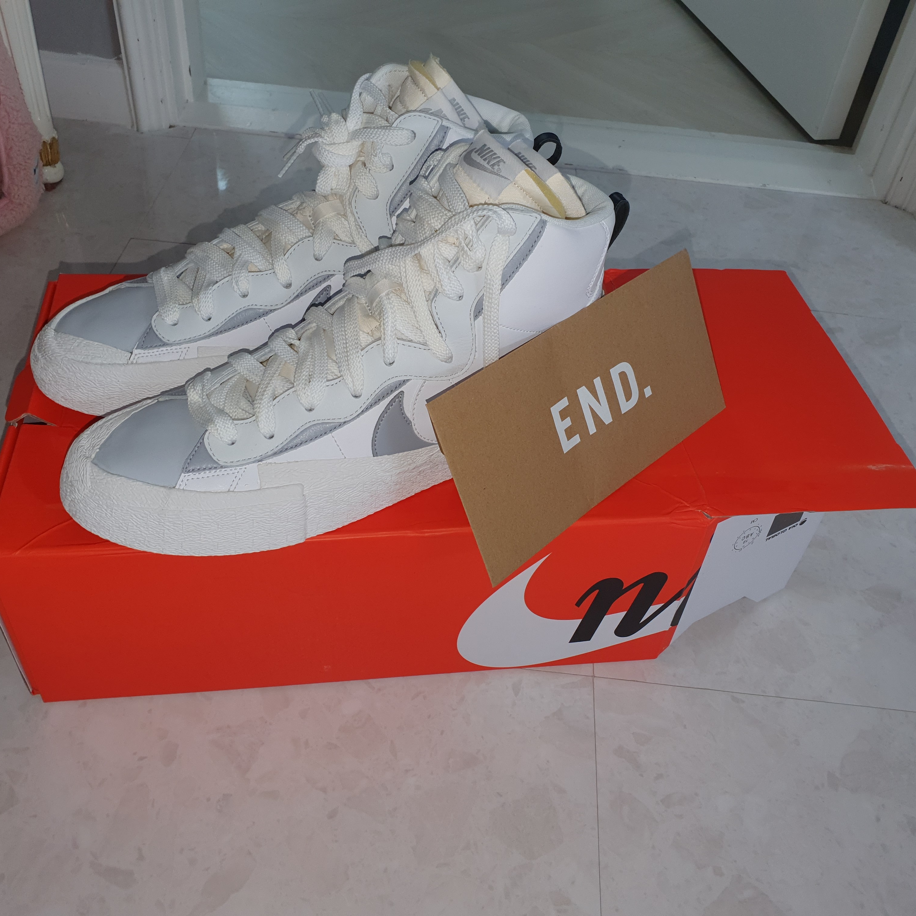 Nike x Sacai Blazer Mid White Grey 착용 스타일 - 1