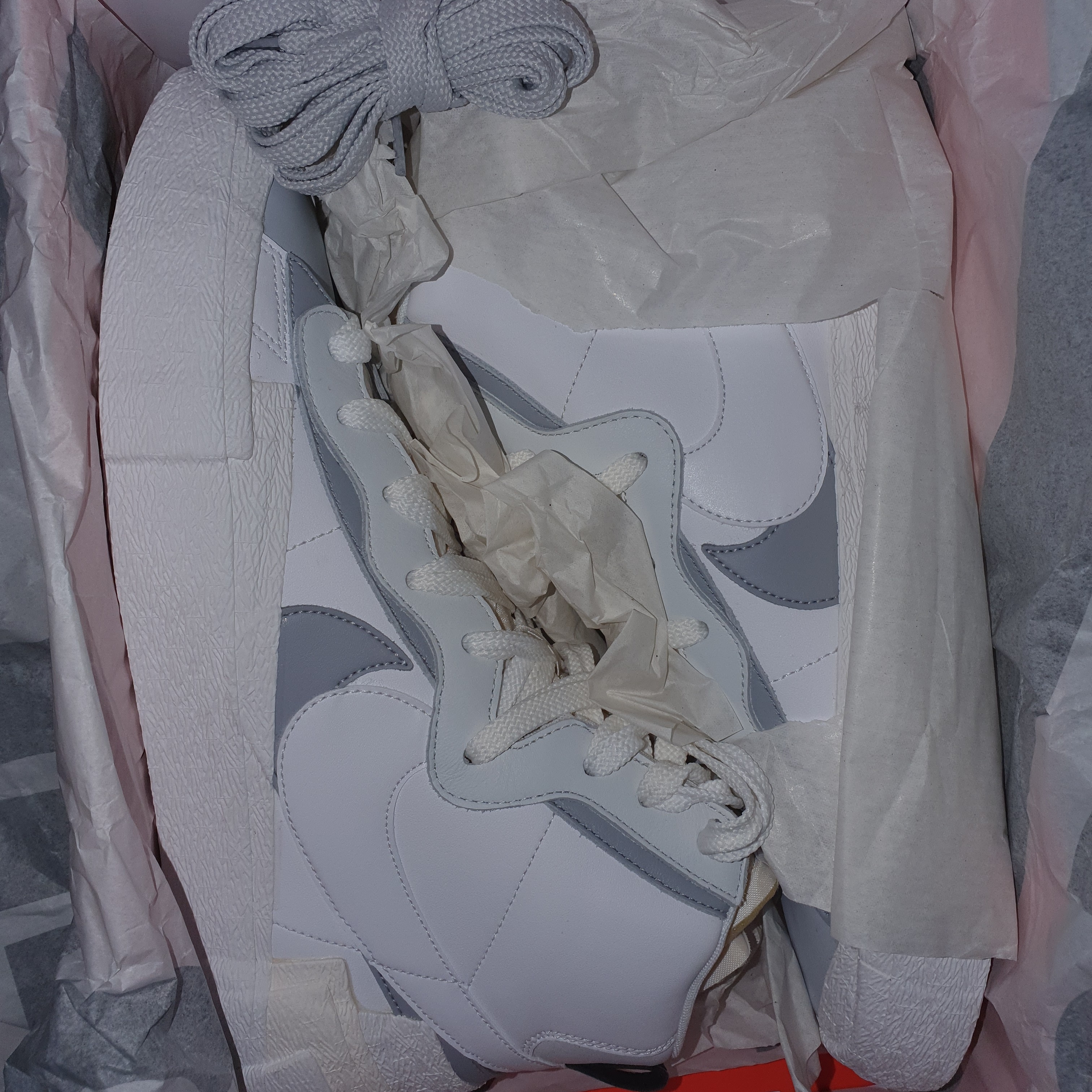 Nike x Sacai Blazer Mid White Grey 착용 스타일 - 3
