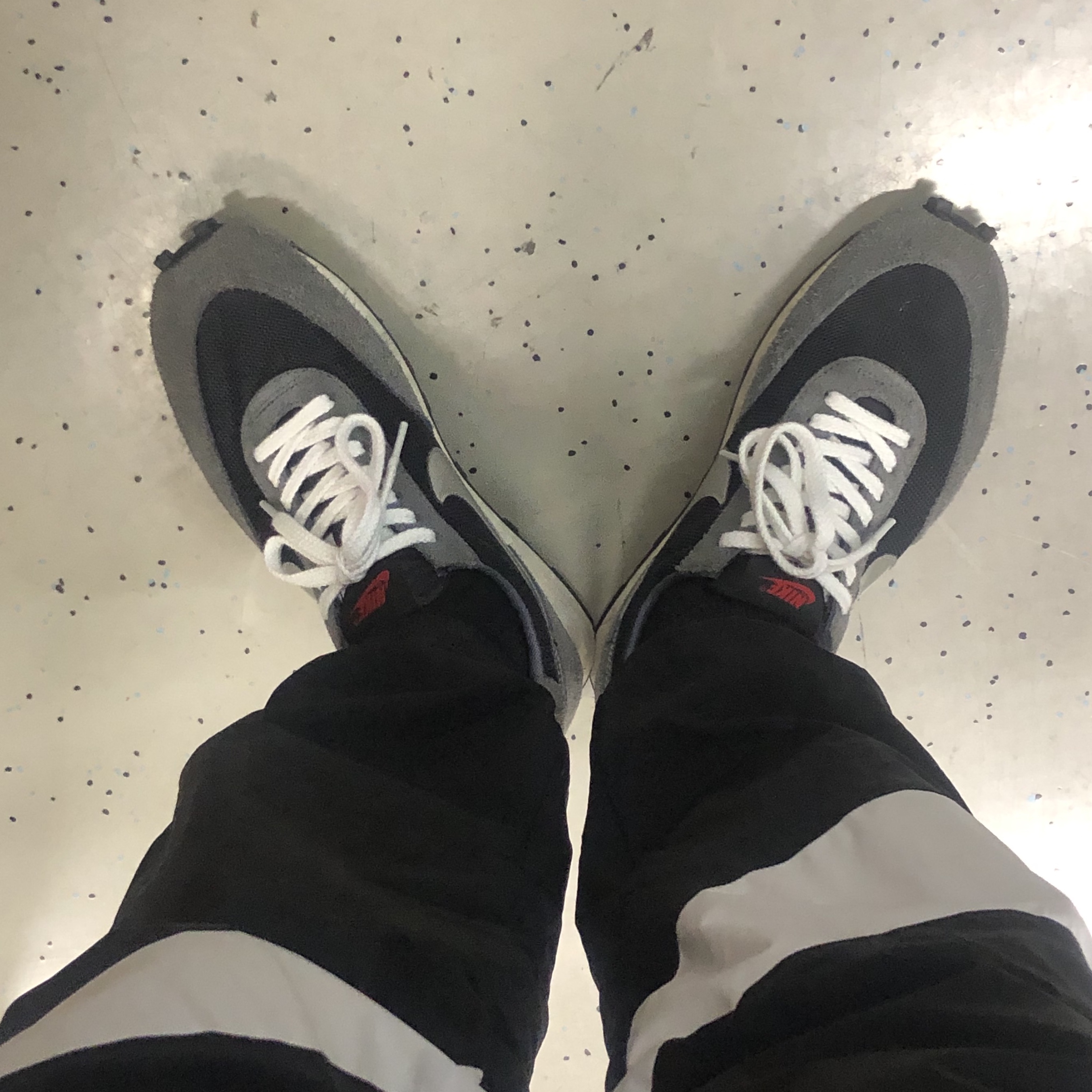 Nike Daybreak SP Black Metallic Silver 착용 스타일