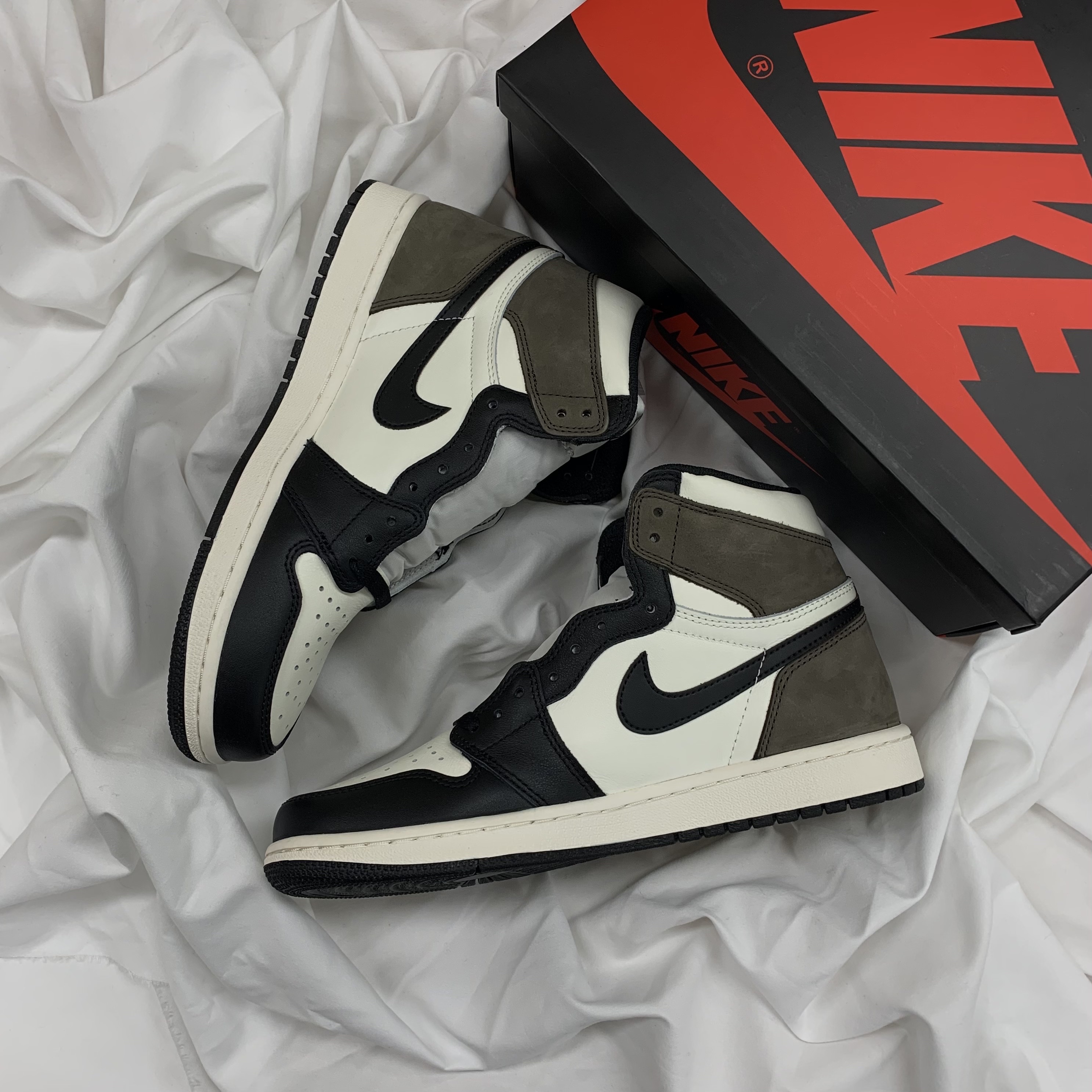 Jordan 1 Retro High OG Black Mocha 착용 스타일