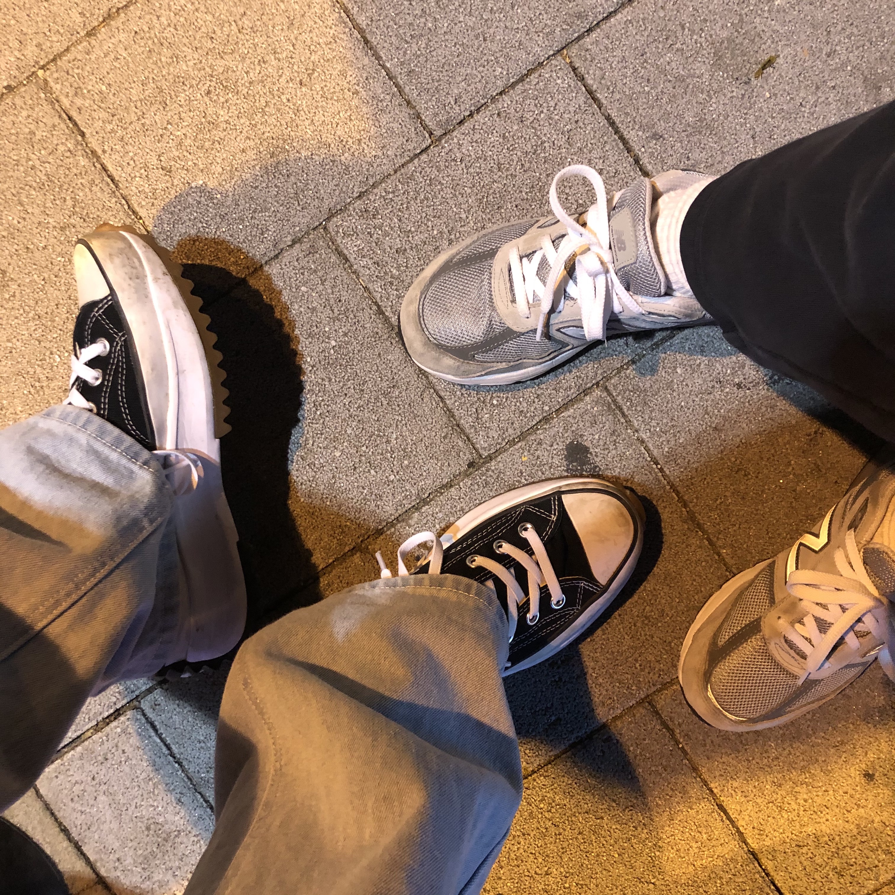 Converse Run Star Hike Hi Black White Gum, New Balance 990v5 Made in USA Grey - D Standard 착용 스타일