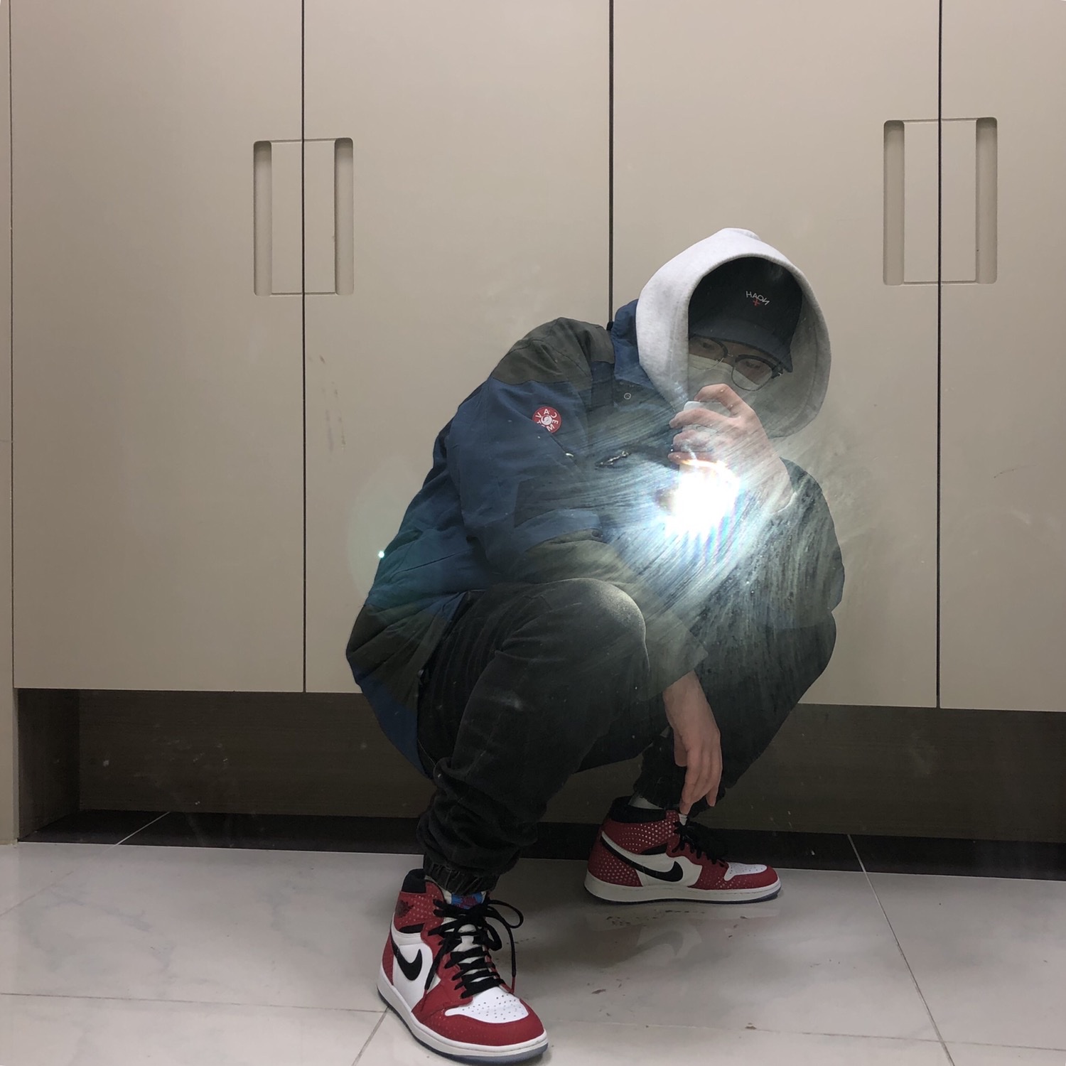 Jordan 1 Retro High Spider-Man Origin Story 착용 스타일 - 2