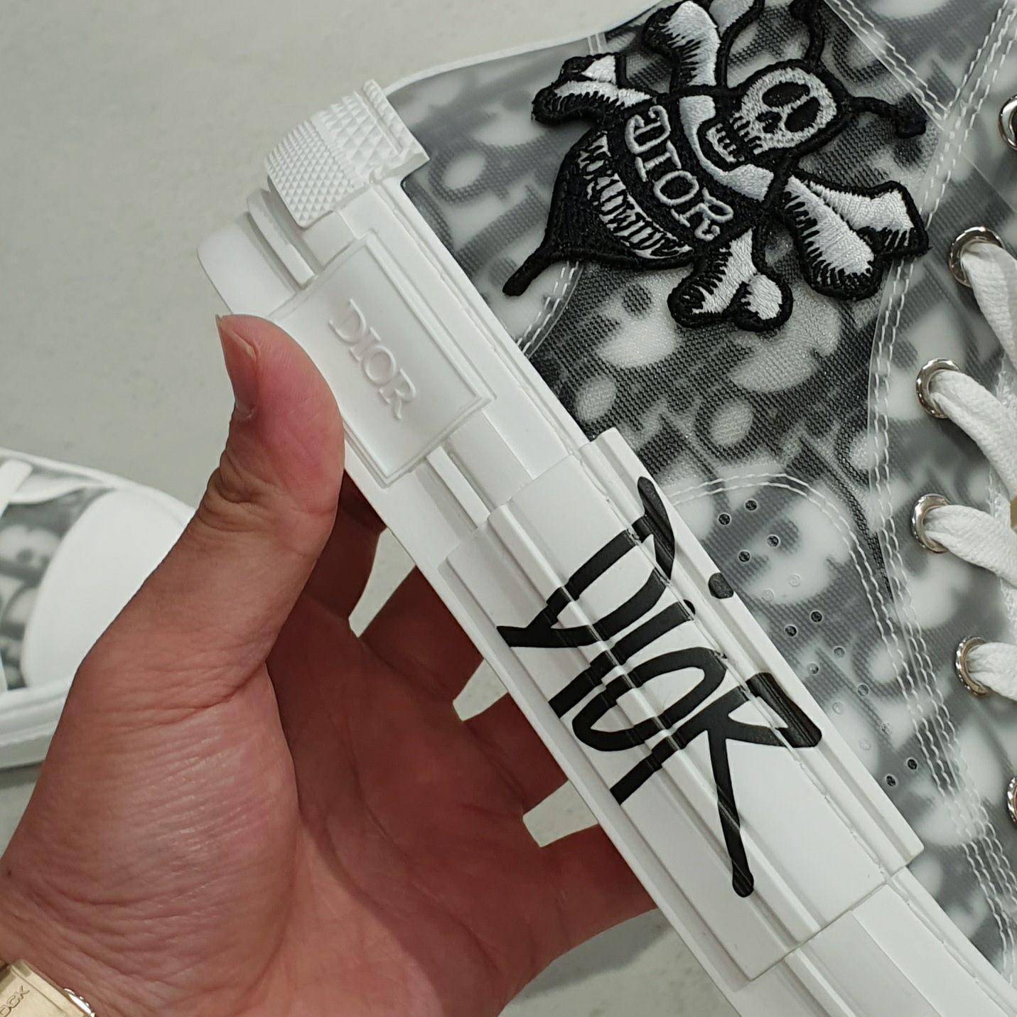 Dior x Shawn B23 High Dior Oblique Canvas Bee Embroidery Patch 착용 스타일