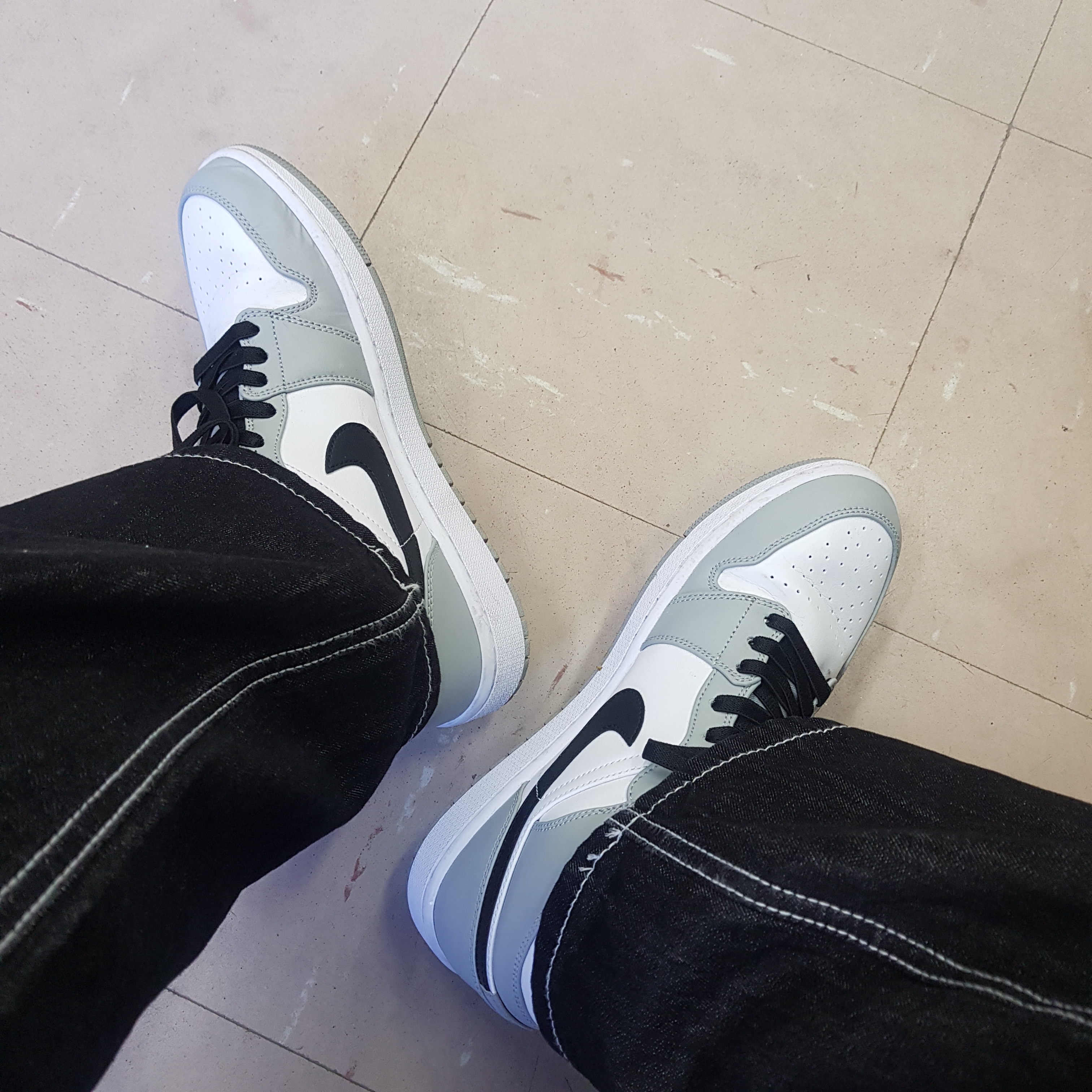 Jordan 1 Mid Light Smoke Grey 착용 스타일