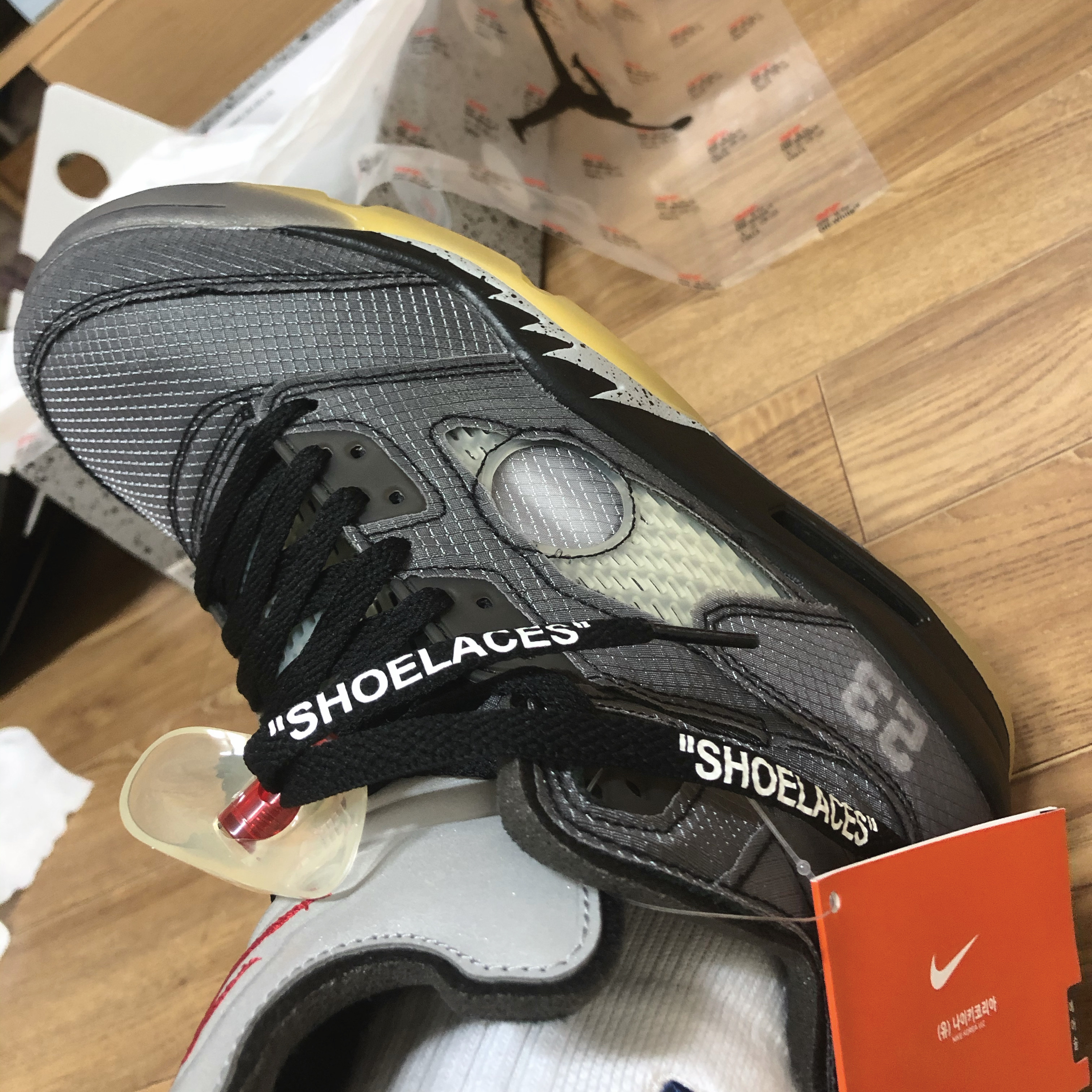 Jordan 5 x Off-White Retro SP Black Muslin 착용 스타일