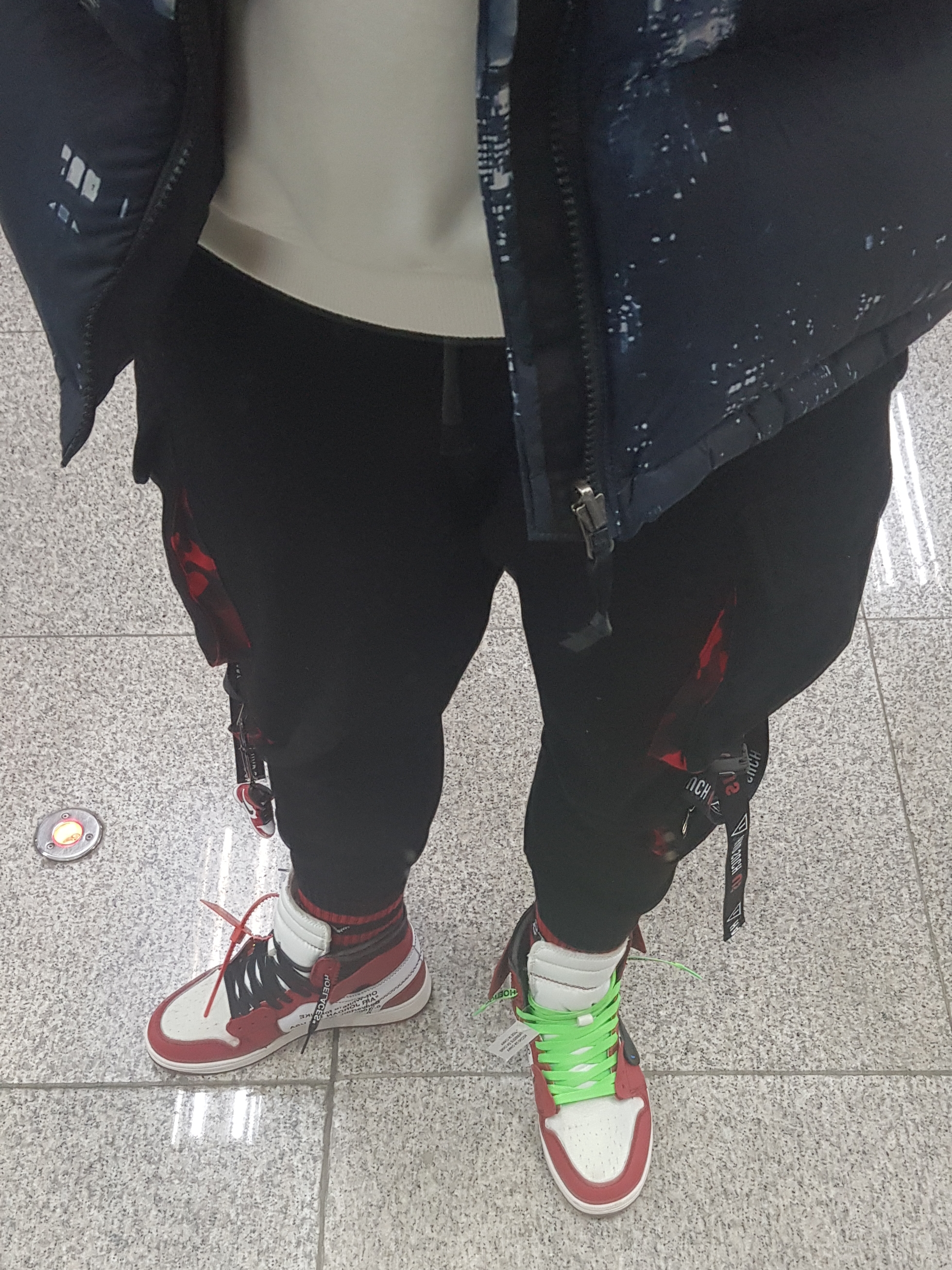 Jordan 1 x Off-White Retro High Chicago The Ten 착용 스타일 - 4