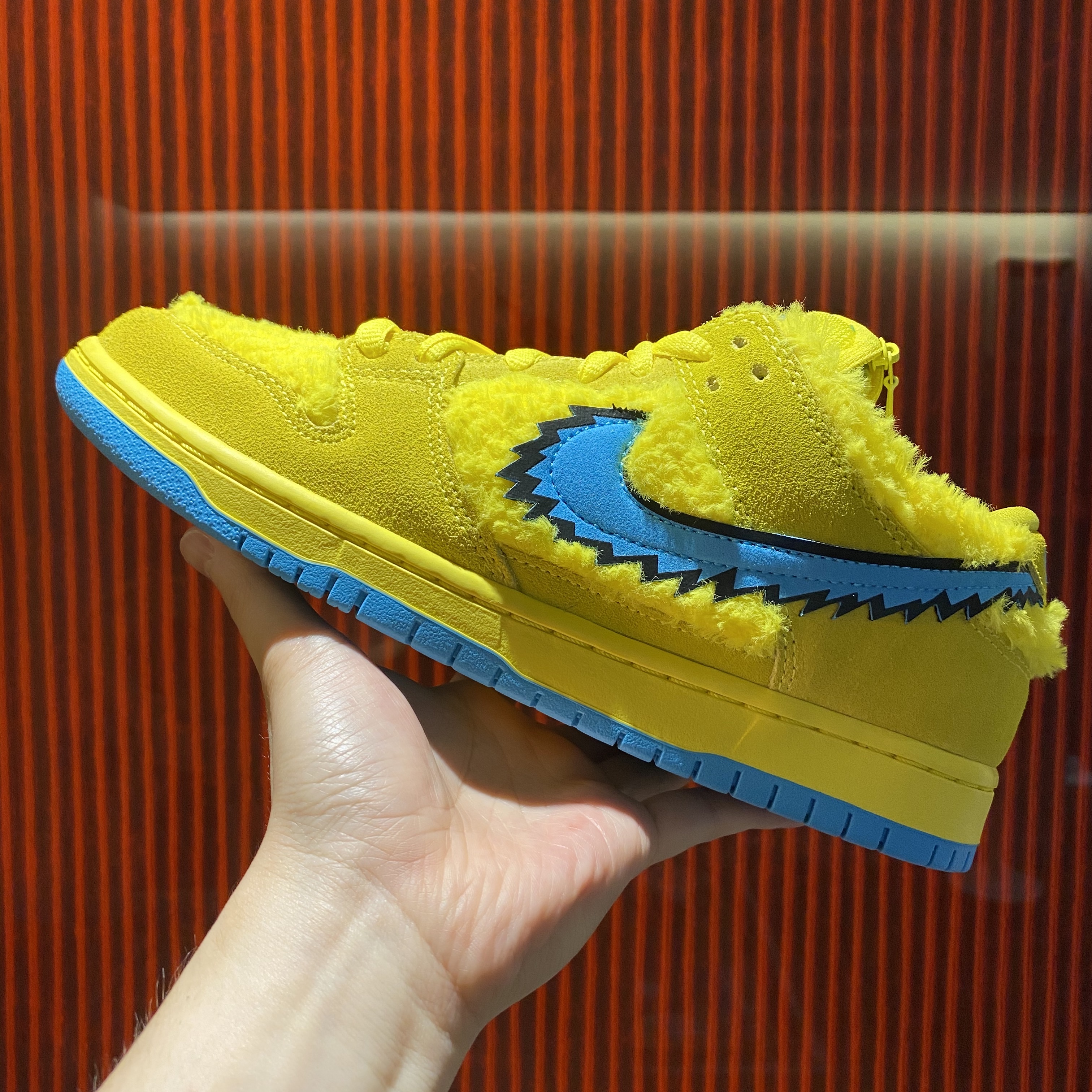 Nike x Grateful Dead SB Dunk Low Yellow Bear 착용 스타일