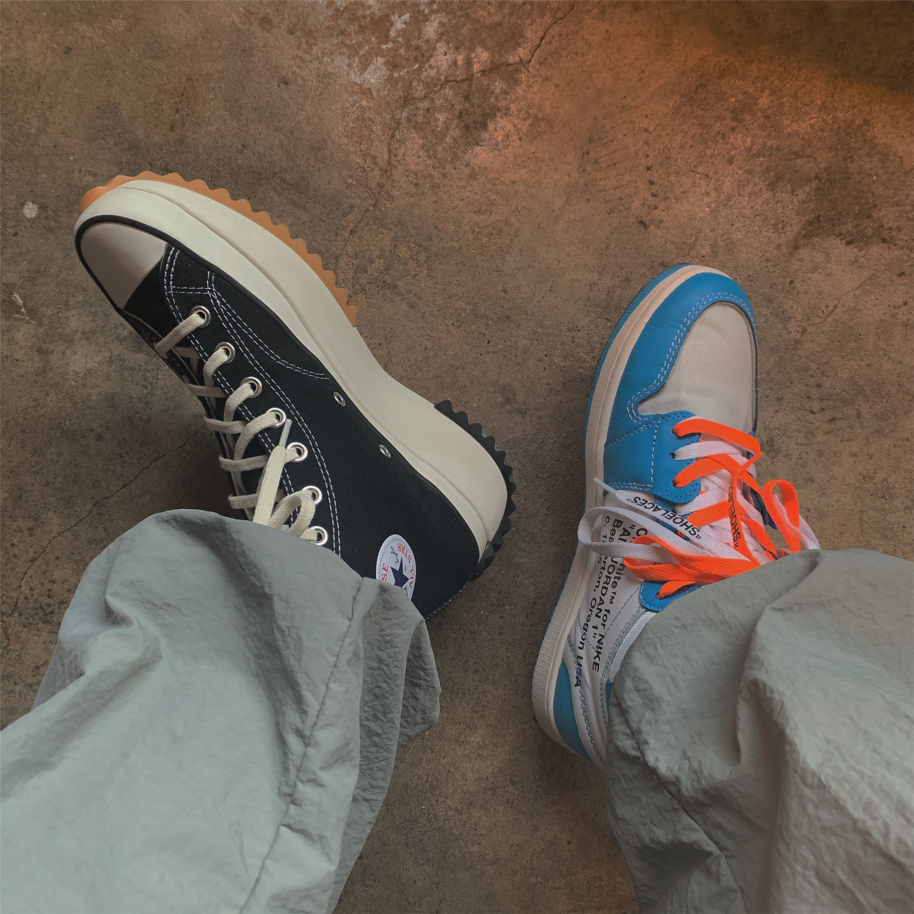 Jordan 1 x Off-White Retro High University Blue, Converse x JW Anderson Run Star Hike Hi Black 착용 스타일