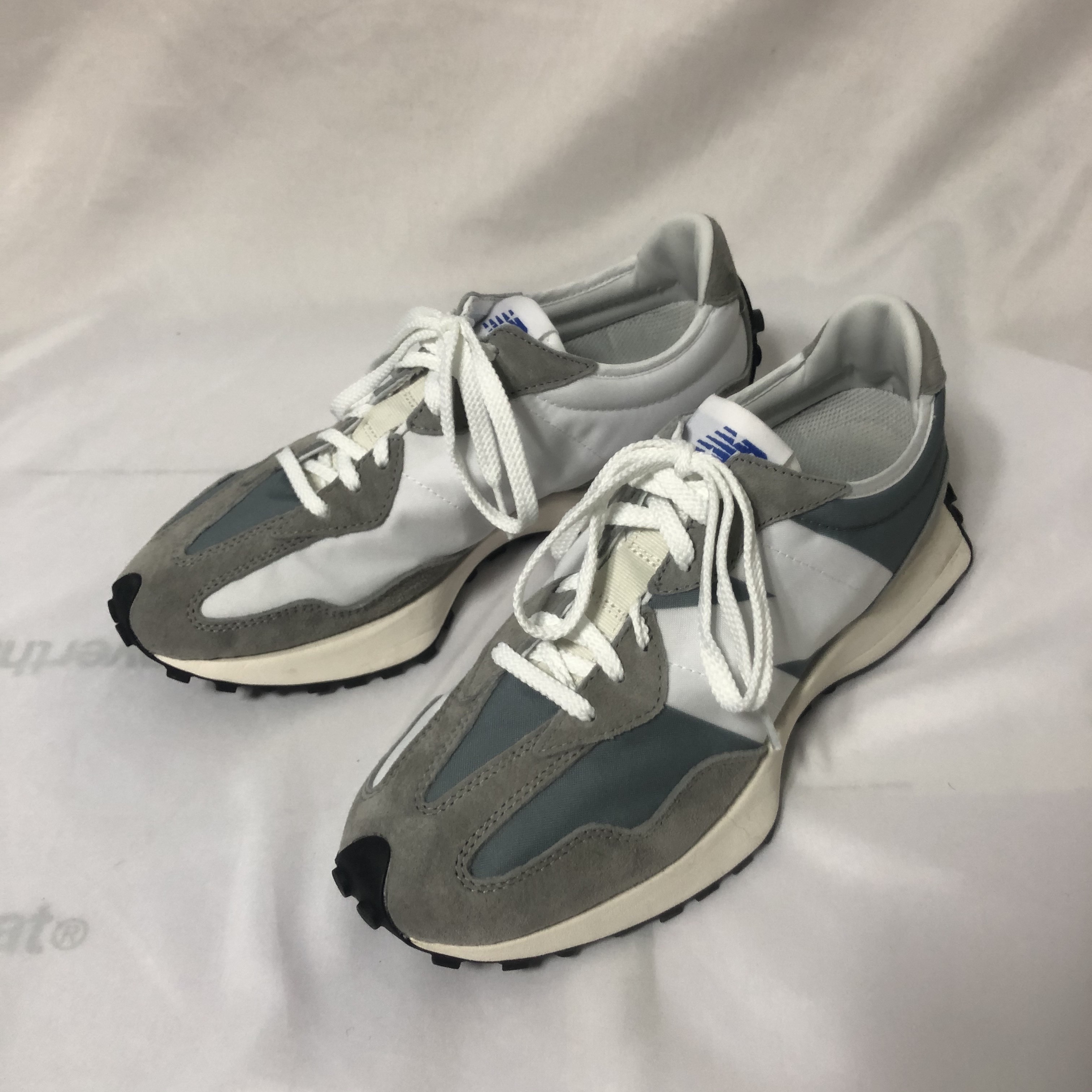 New Balance 327 Grey, New Balance 327 Orange 착용 스타일 - 1