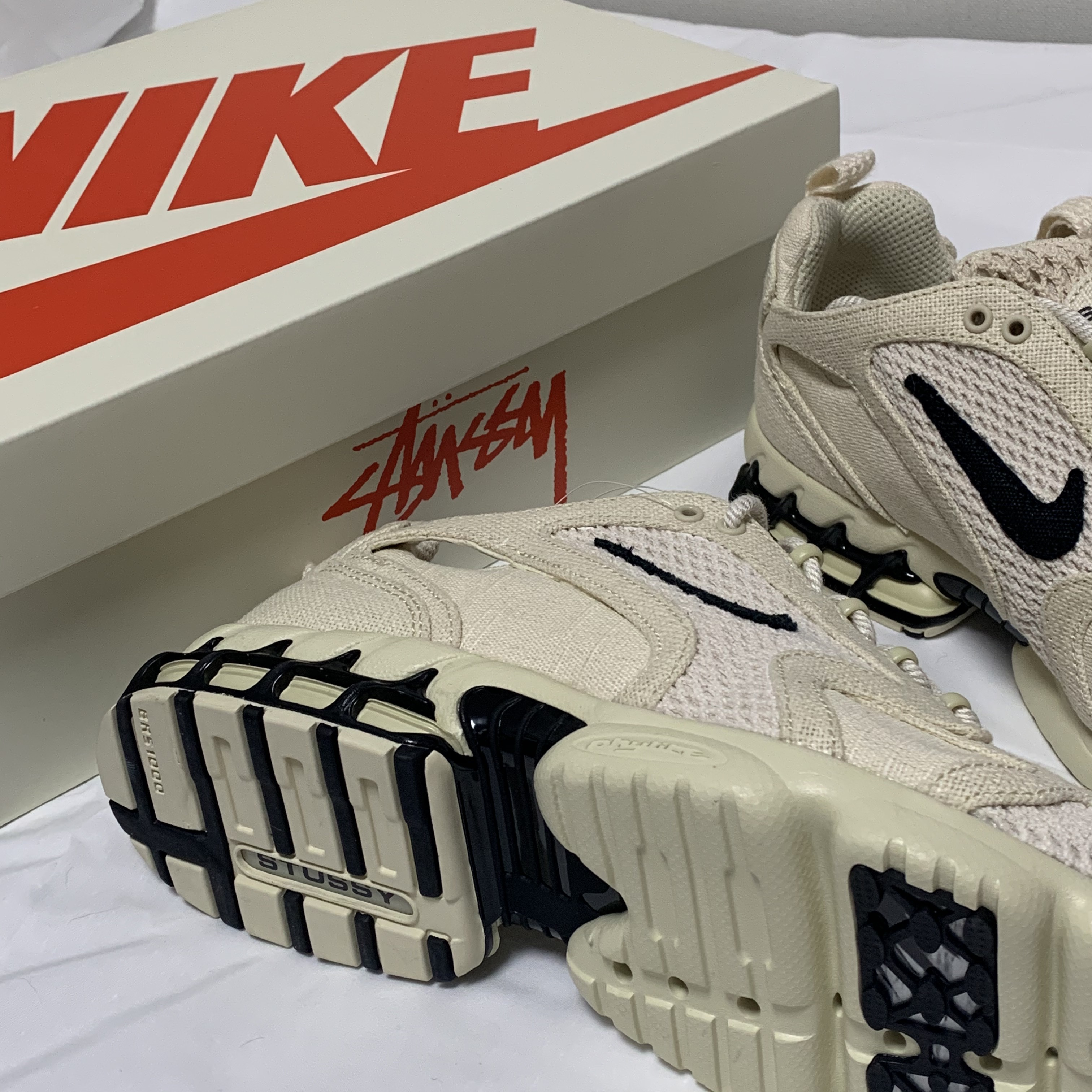 Nike x Stussy Air Zoom Spiridon Cage 2 Fossil 착용 스타일 - 4