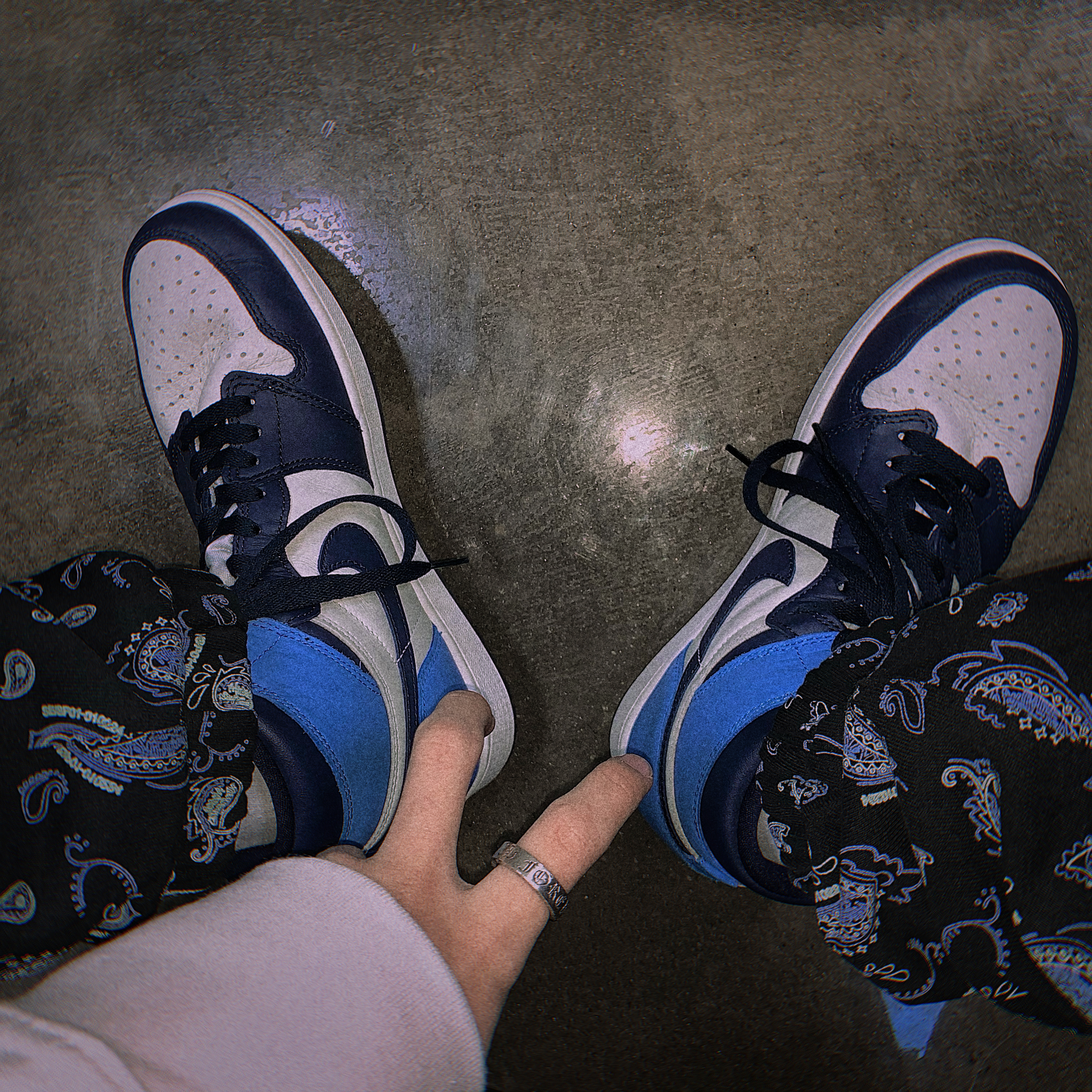 Jordan 1 Retro High Obsidian UNC 착용 스타일 - 1