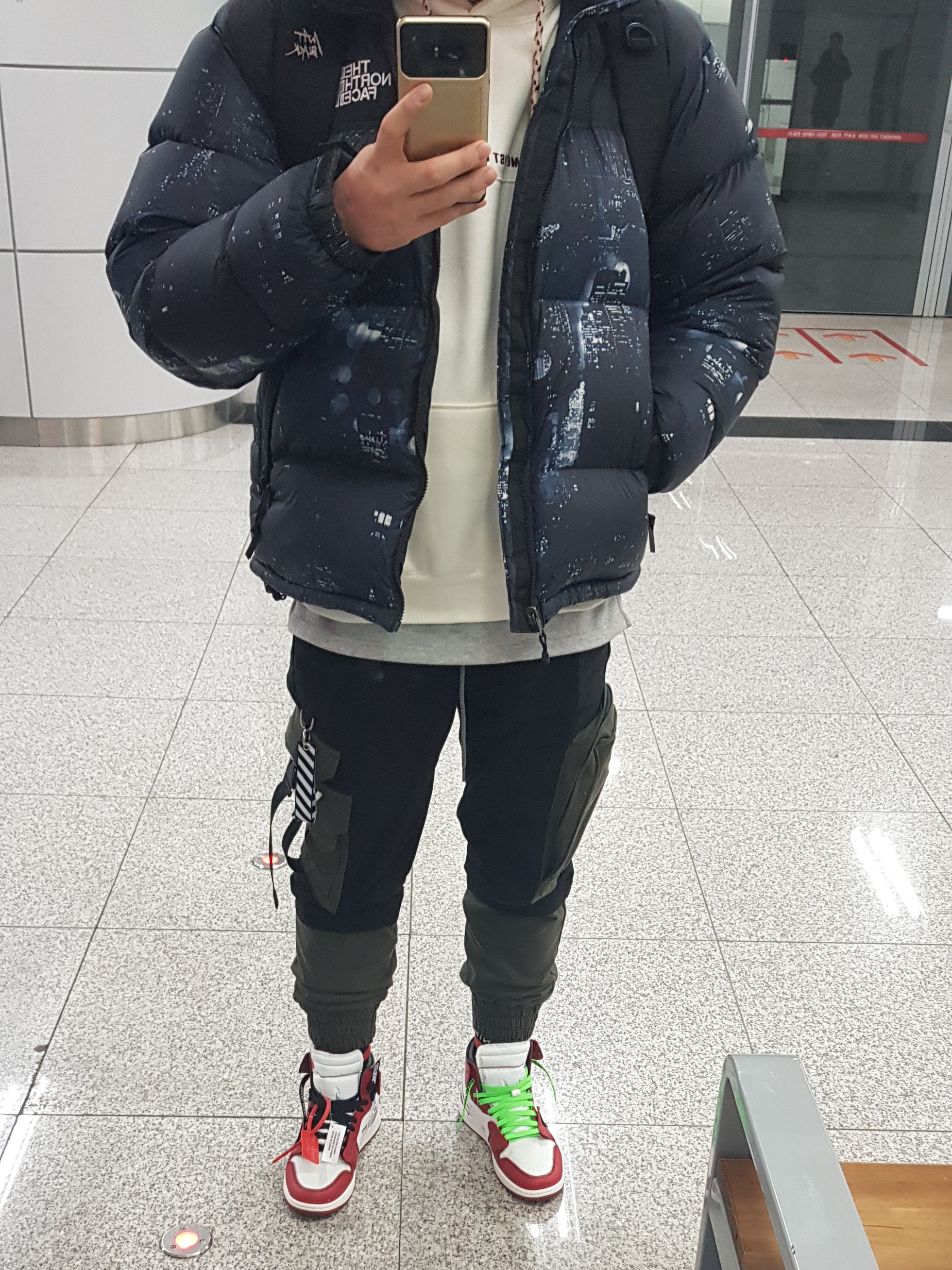 Jordan 1 x Off-White Retro High Chicago The Ten 착용 스타일 - 2