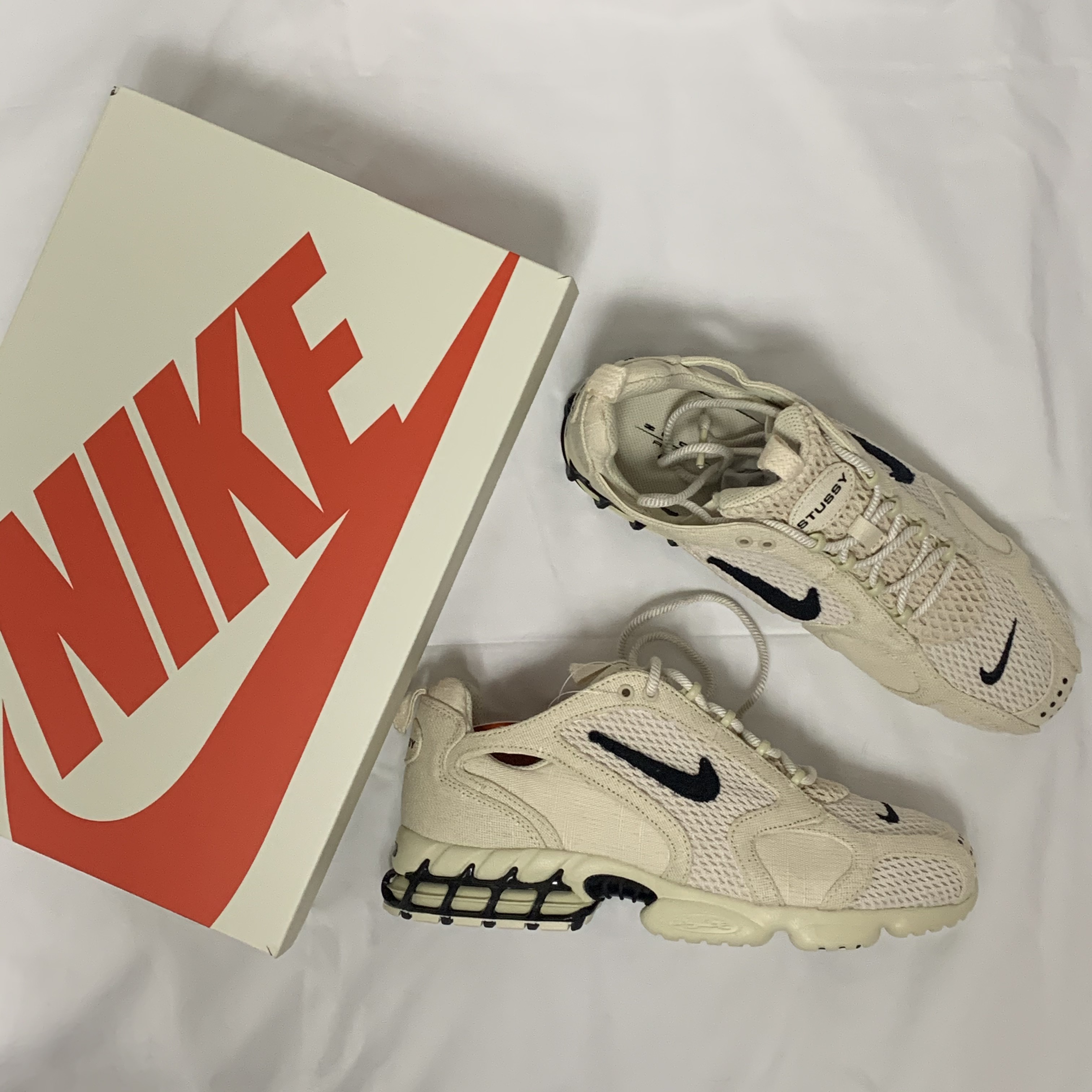 Nike x Stussy Air Zoom Spiridon Cage 2 Fossil 착용 스타일 - 3