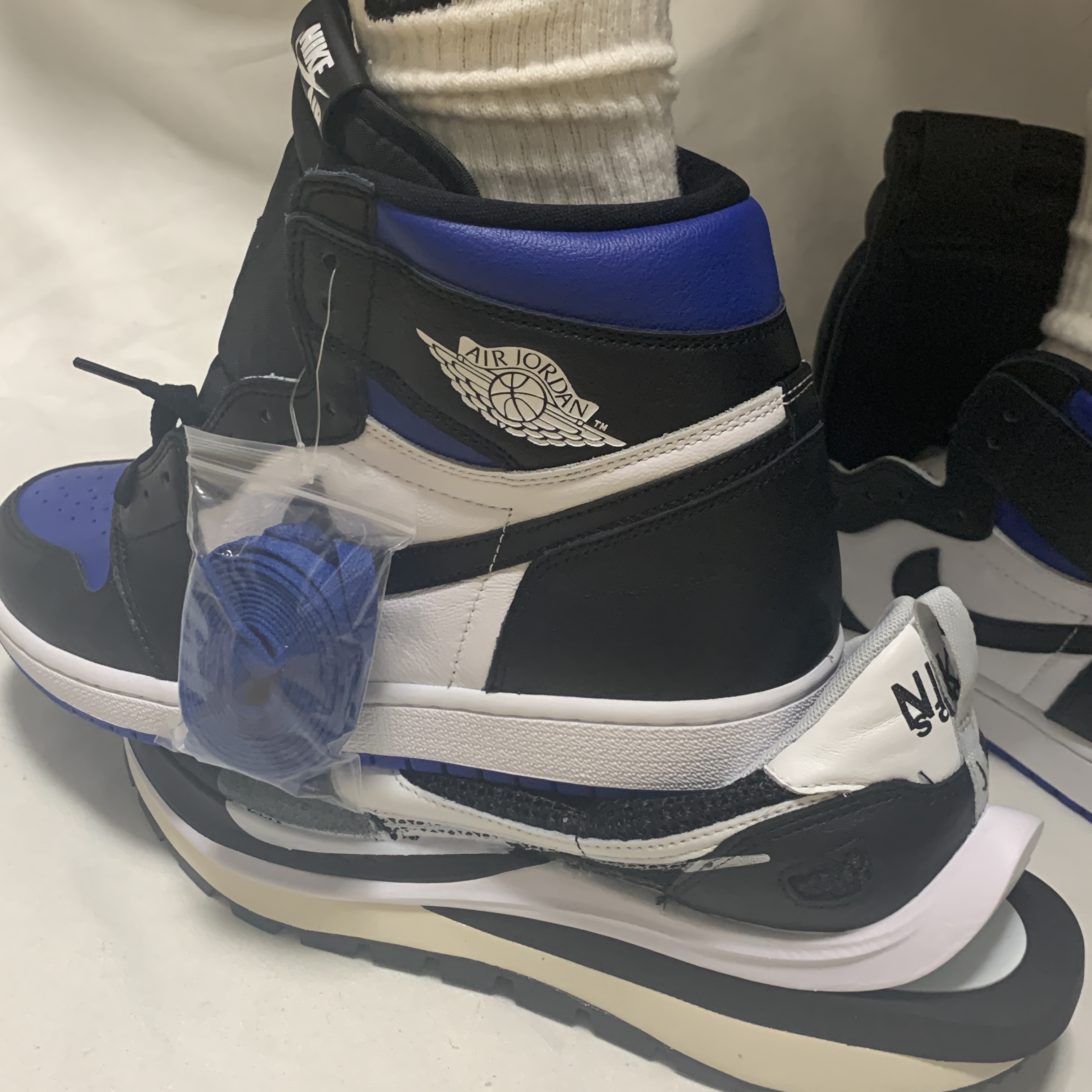 Nike x Sacai VaporWaffle Black White, Jordan 1 Retro High OG Royal Toe 착용 스타일