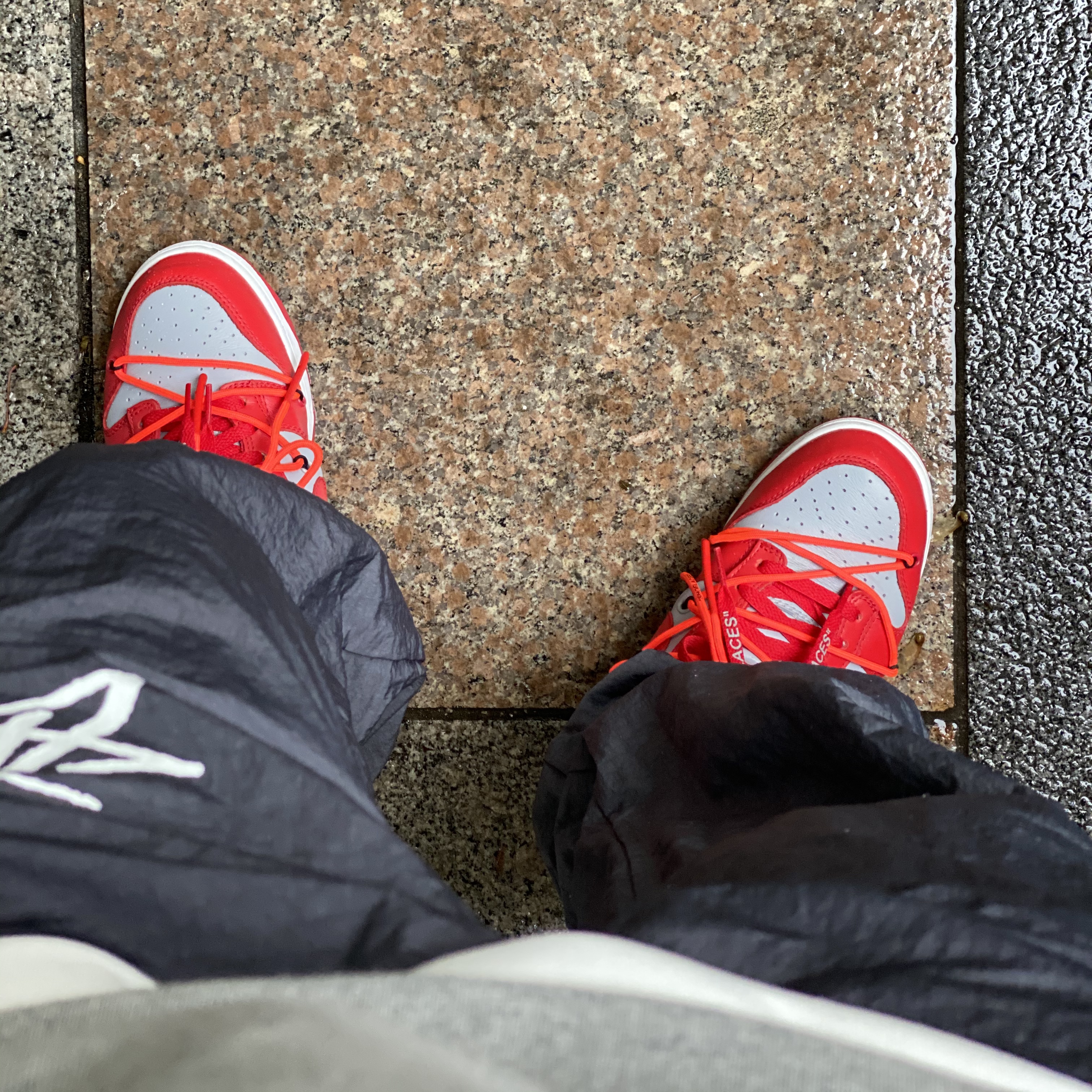 Nike x Off-White Dunk Low University Red, Nike M NRG Hoodie Dark Grey Heather 착용 스타일 - 2