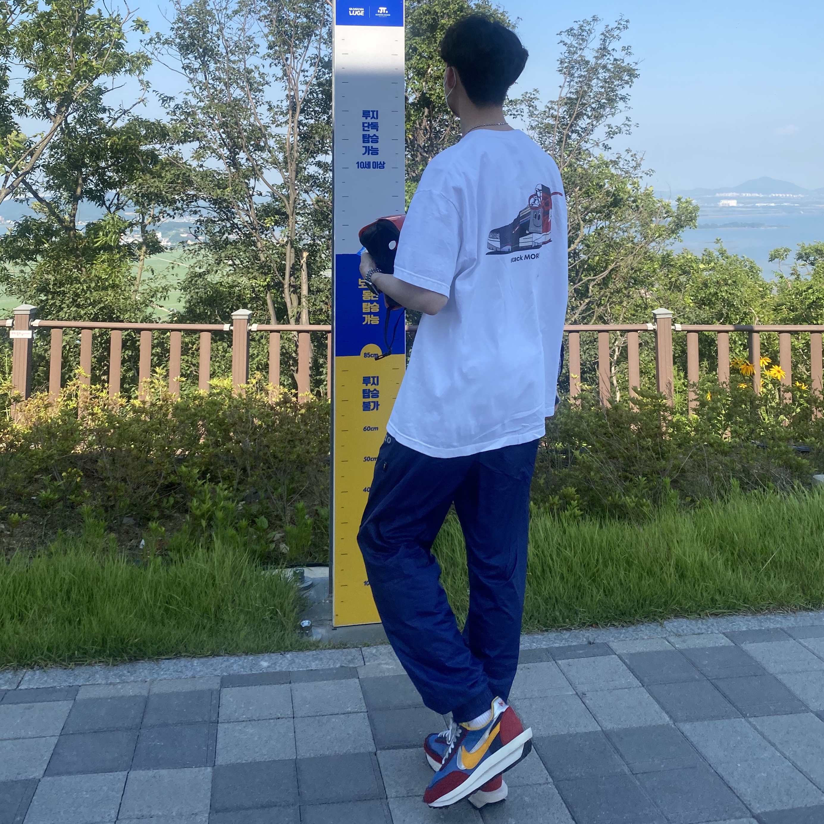 Nike x Sacai LDWaffle Blue Multi 착용 스타일
