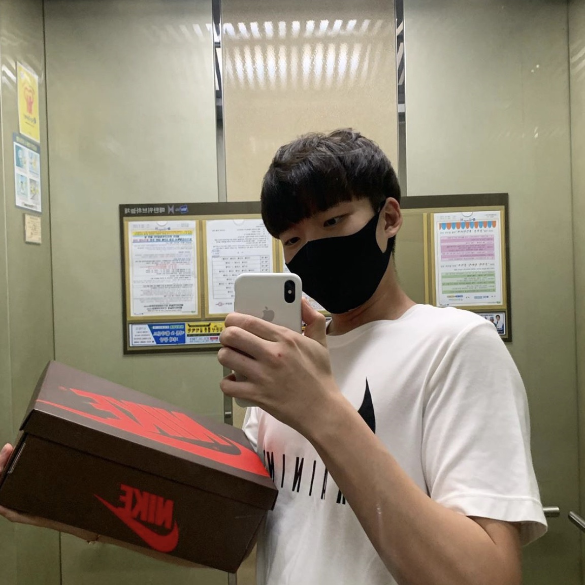 Jordan 1 x Travis Scott Retro High OG SP Mocha 착용 스타일
