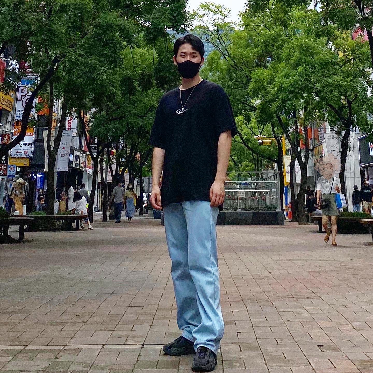 Adidas Yeezy Boost 700 V2 Vanta 2019 착용 스타일