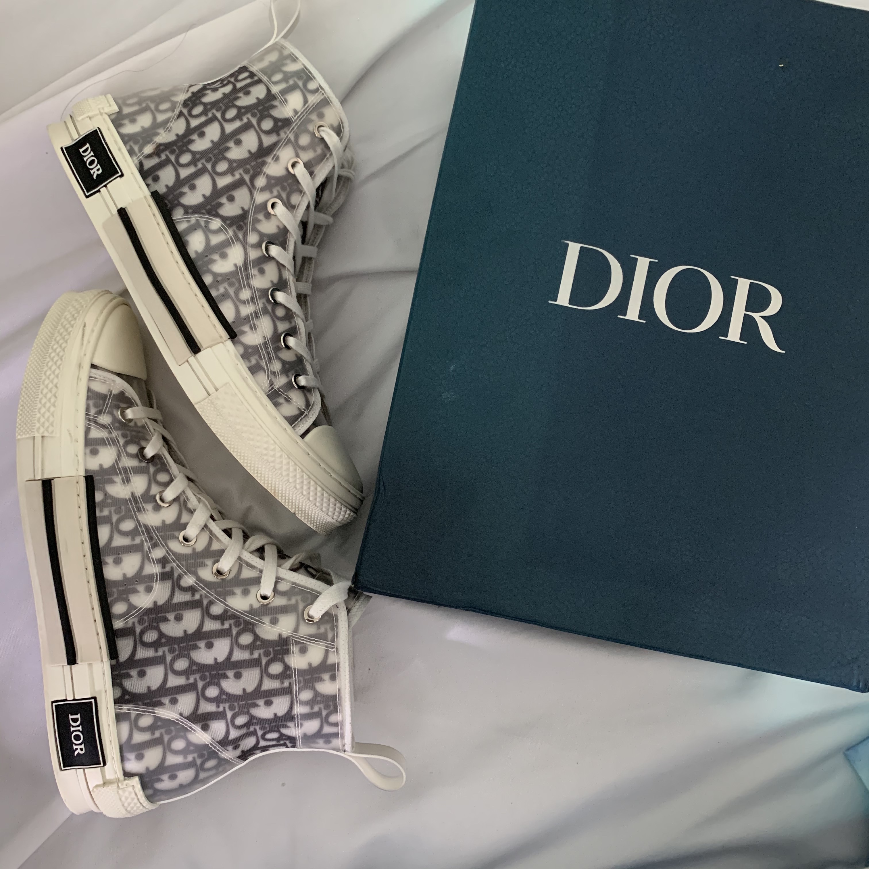 Dior B23 High Dior Oblique White & Black 착용 스타일