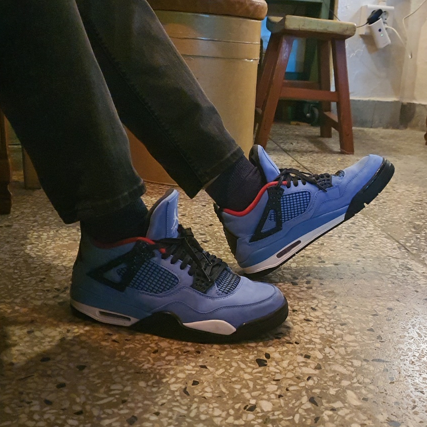 Jordan 4 x Travis Scott Retro Cactus Jack 착용 스타일