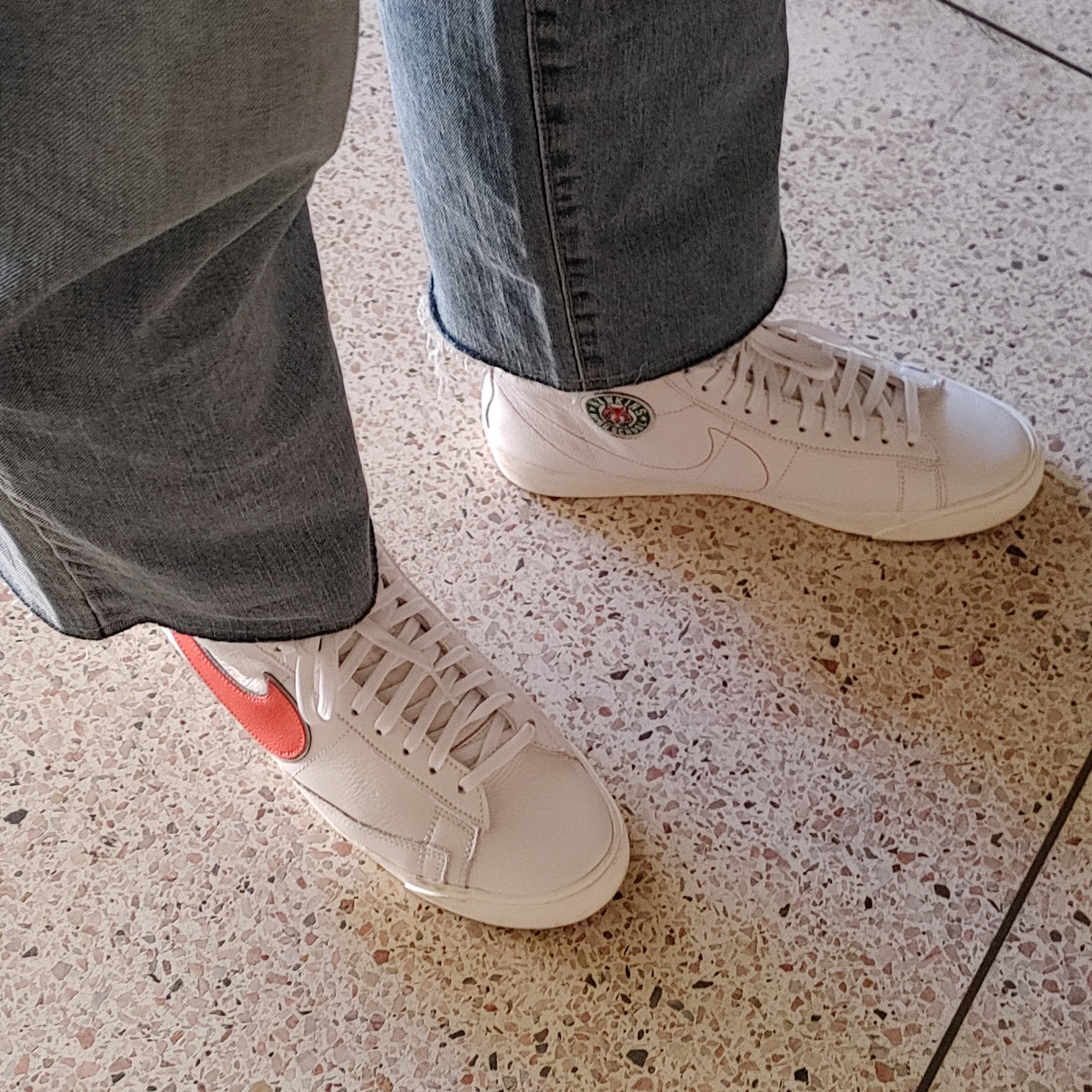 Nike x Stranger Things Blazer Mid Hawkins High School, Nike x Stranger Things Blazer Mid Independence Day Pack Blue 착용 스타일 - 1