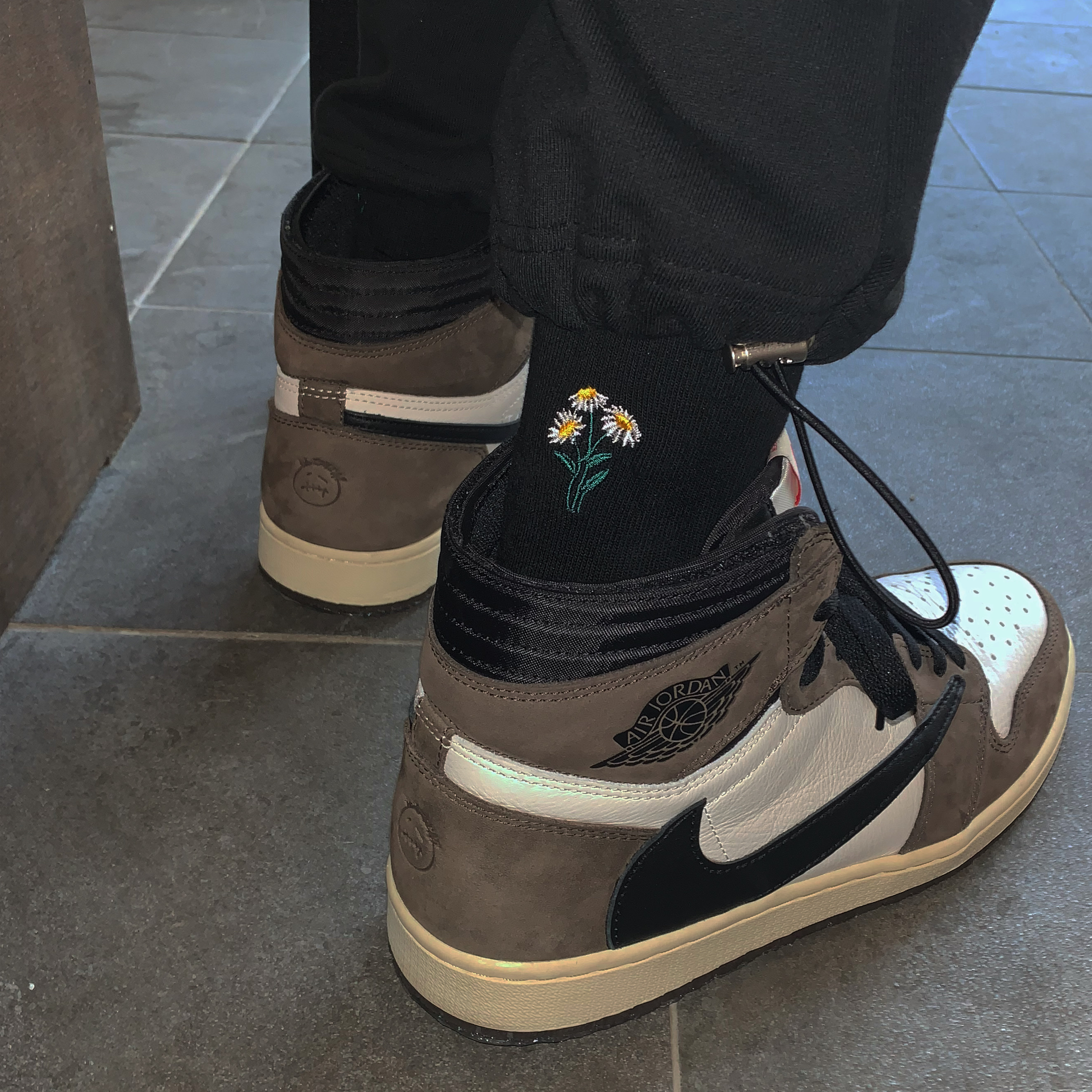Jordan 1 x Travis Scott Retro High OG SP Mocha 착용 스타일