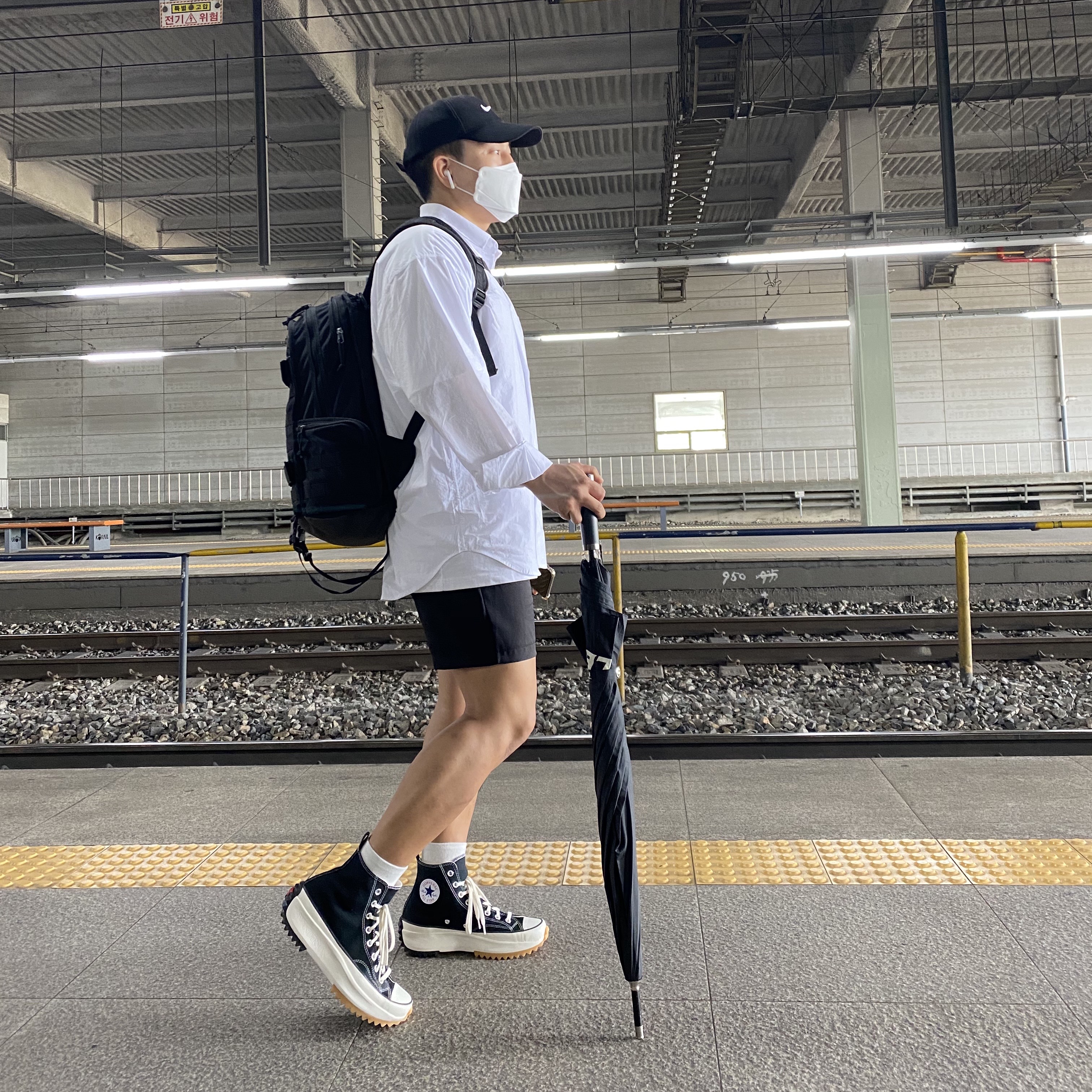Converse x JW Anderson Run Star Hike Hi Black 착용 스타일 - 2