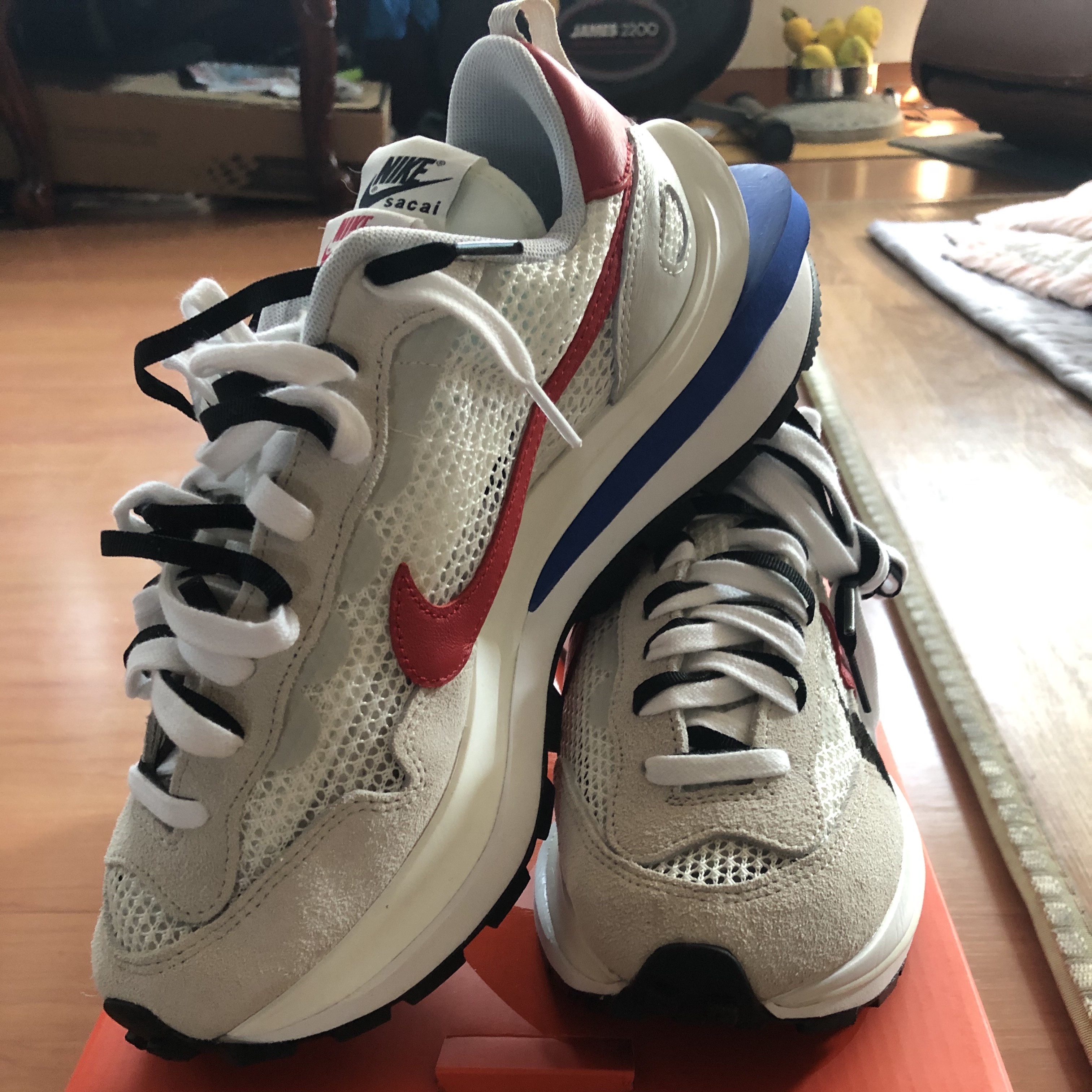 Nike x Sacai VaporWaffle Royal Fuchsia 착용 스타일
