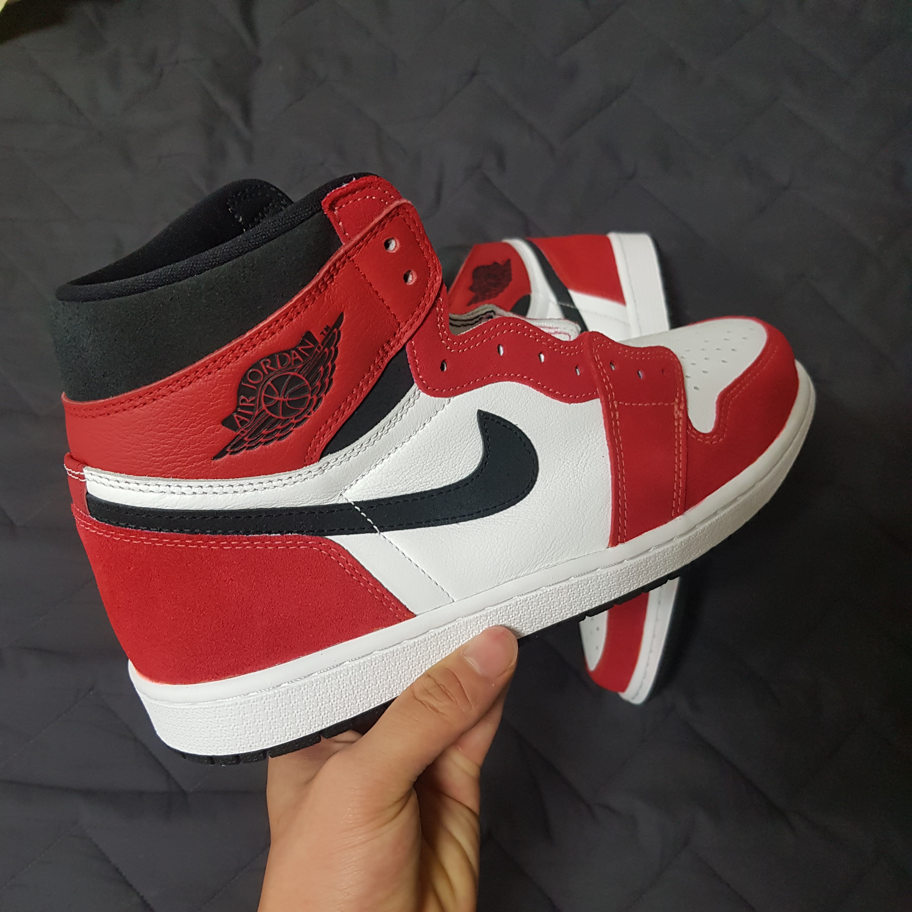 Jordan 1 Retro High OG Light Smoke Grey 착용 스타일 - 2