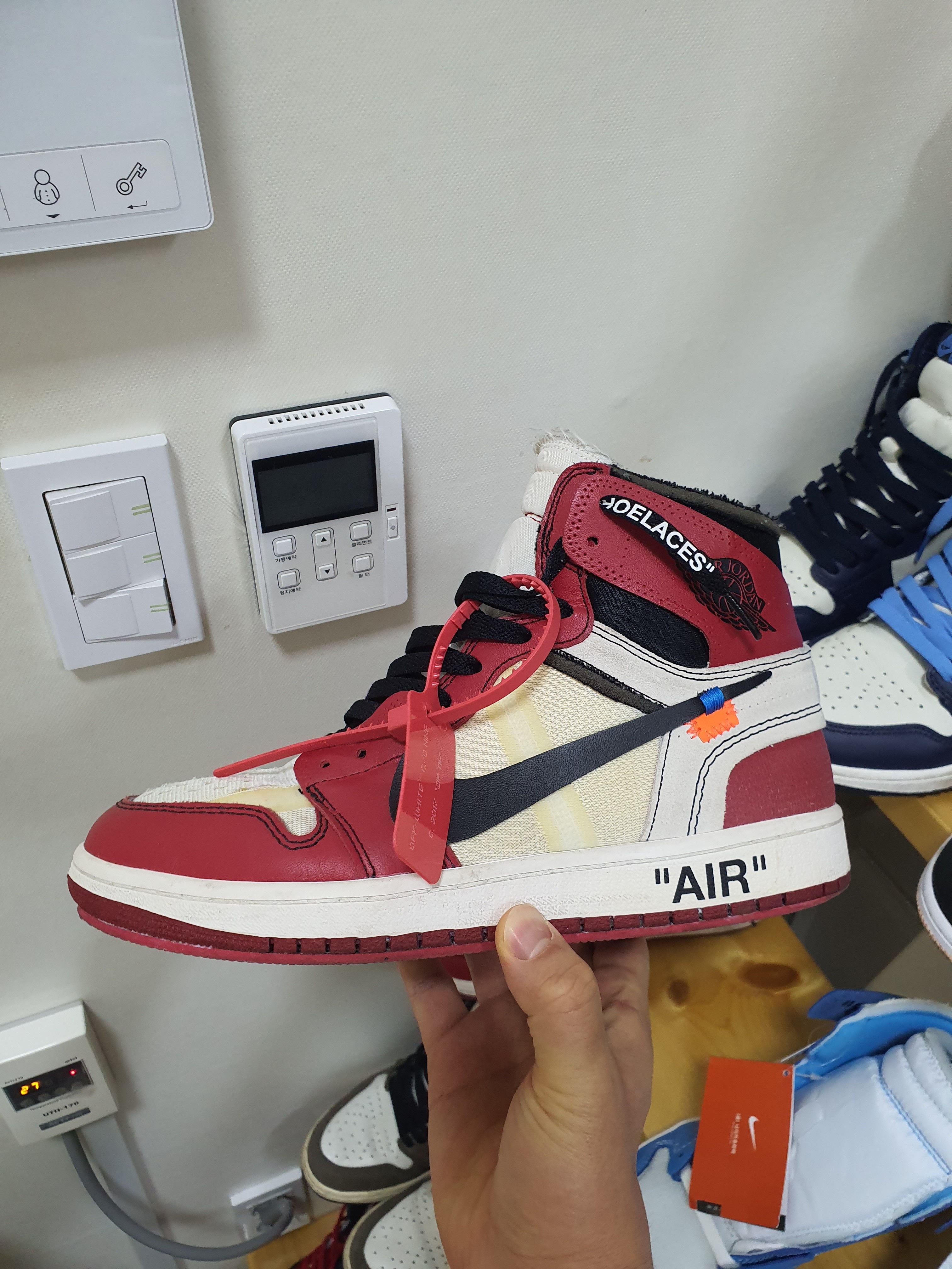 Jordan 1 x Off-White Retro High Chicago The Ten 착용 스타일 - 1