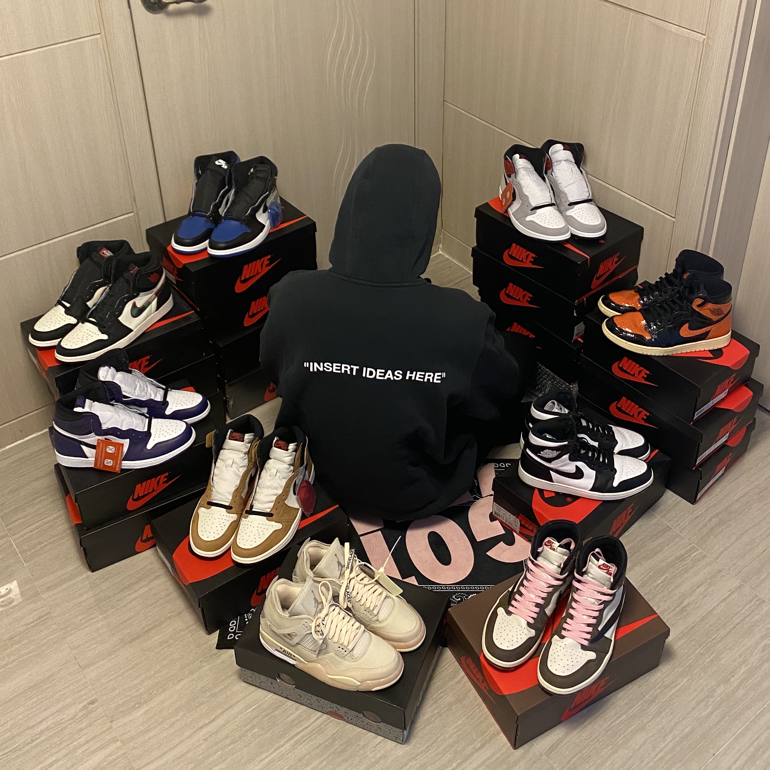 (W) Jordan 4 x Off-White Retro SP Sail, Jordan 1 x Travis Scott Retro High OG SP Mocha 착용 스타일