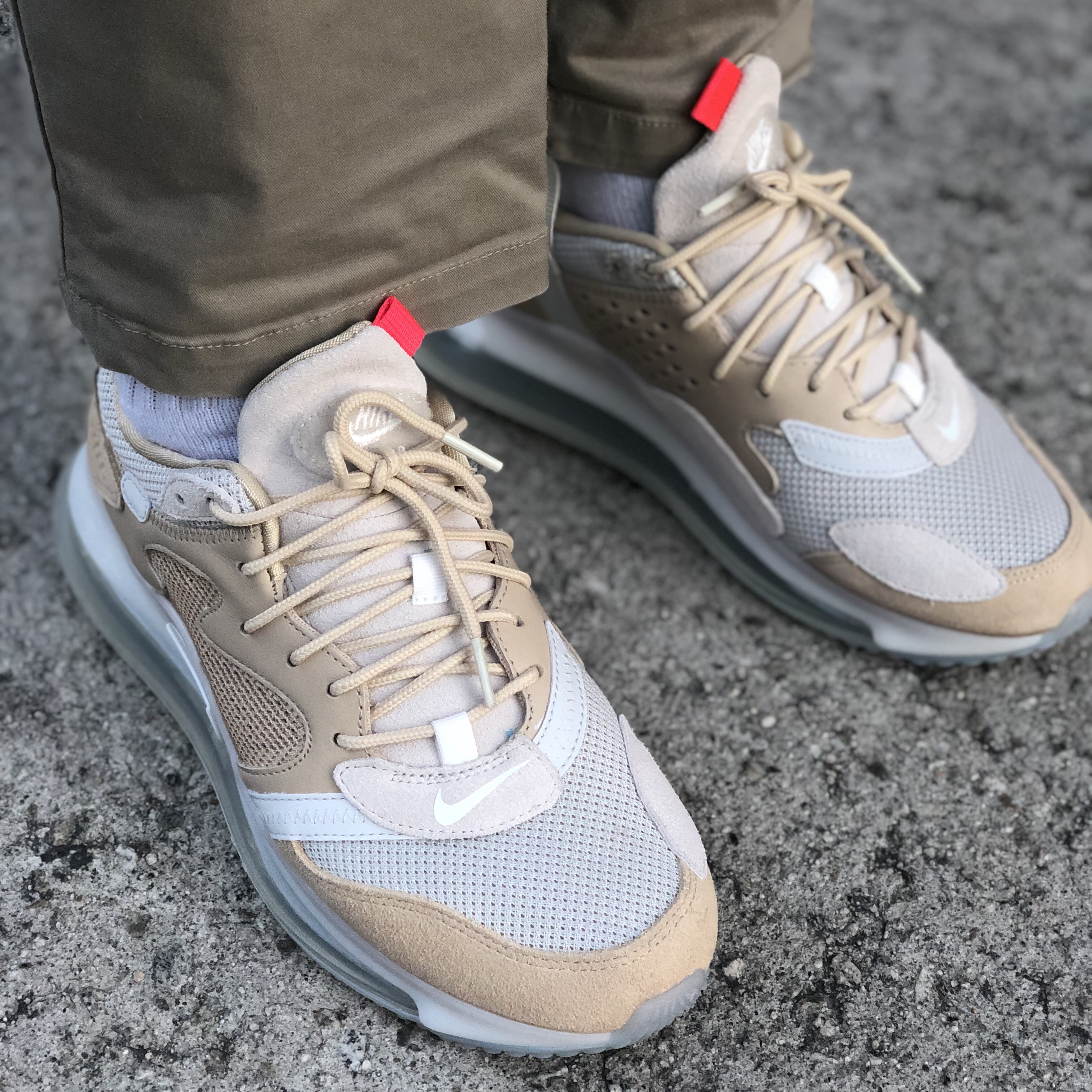Nike Air Max 720 OBJ Desert Ore 착용 스타일
