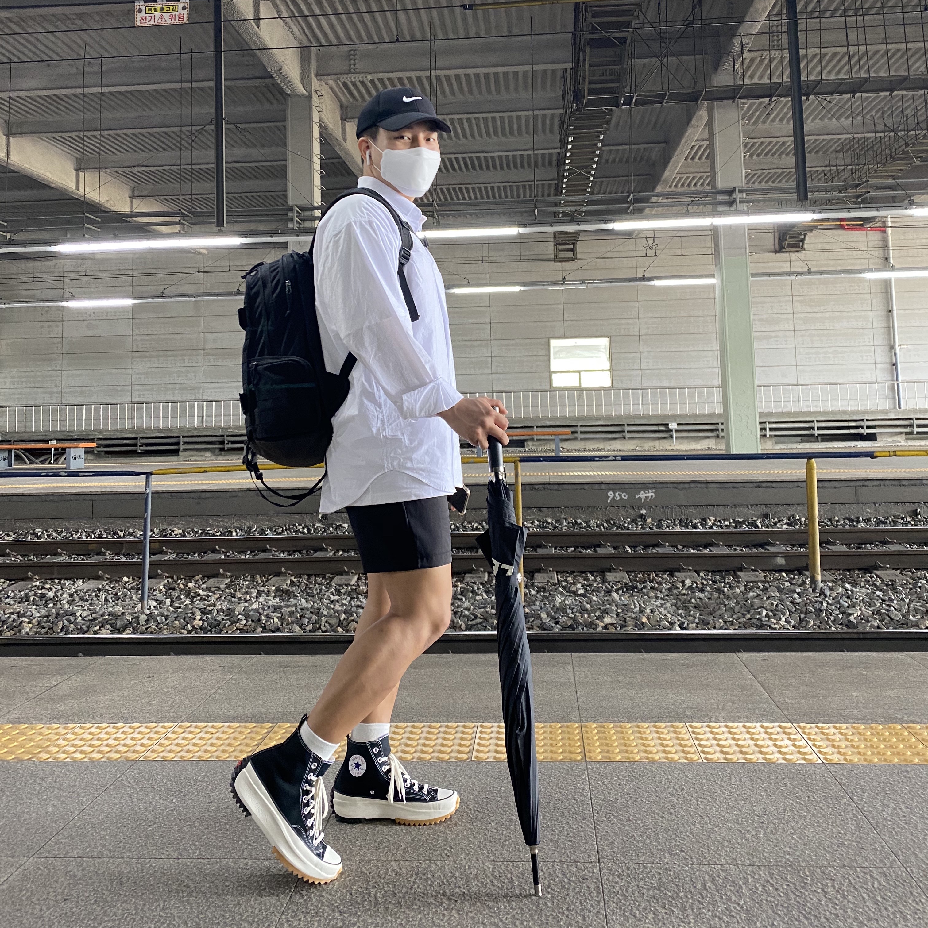 Converse x JW Anderson Run Star Hike Hi Black 착용 스타일 - 1