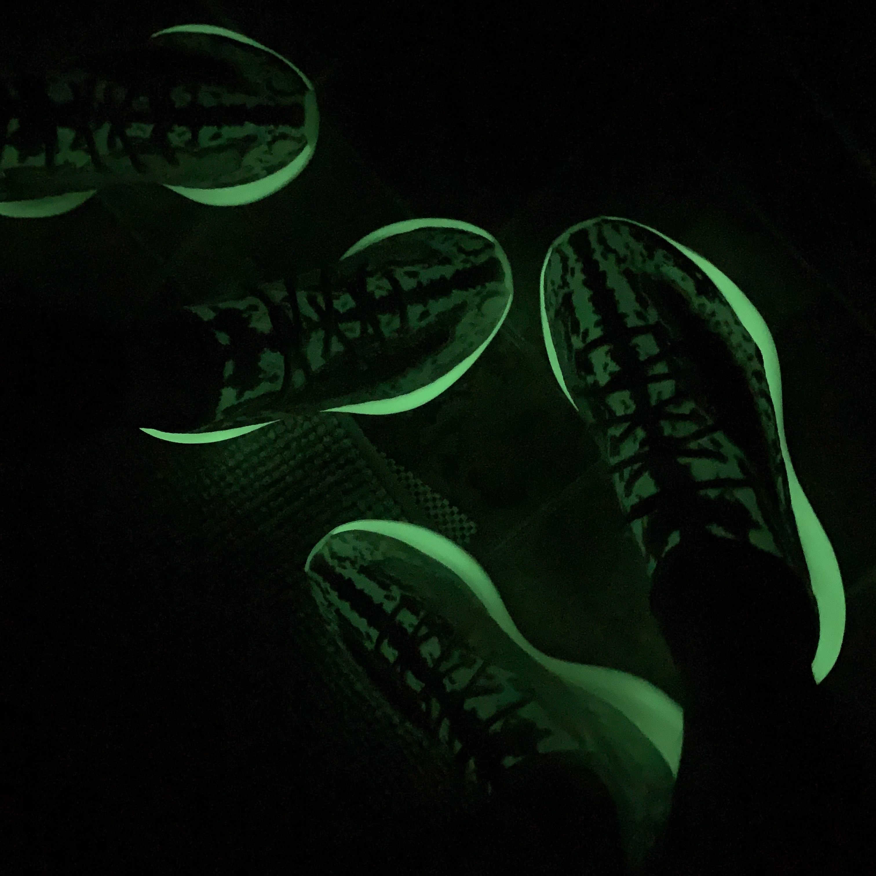 Adidas Yeezy Boost 380 Calcite Glow 착용 스타일 - 2