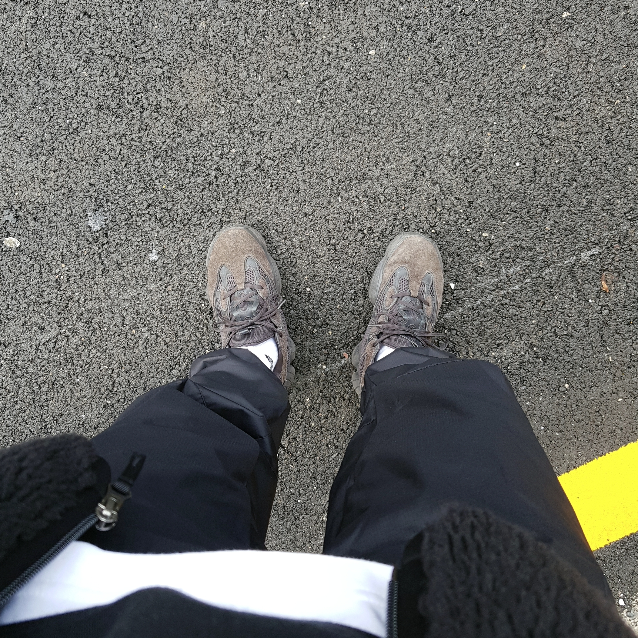 Adidas Yeezy 500 Utility Black 2018/2020 착용 스타일