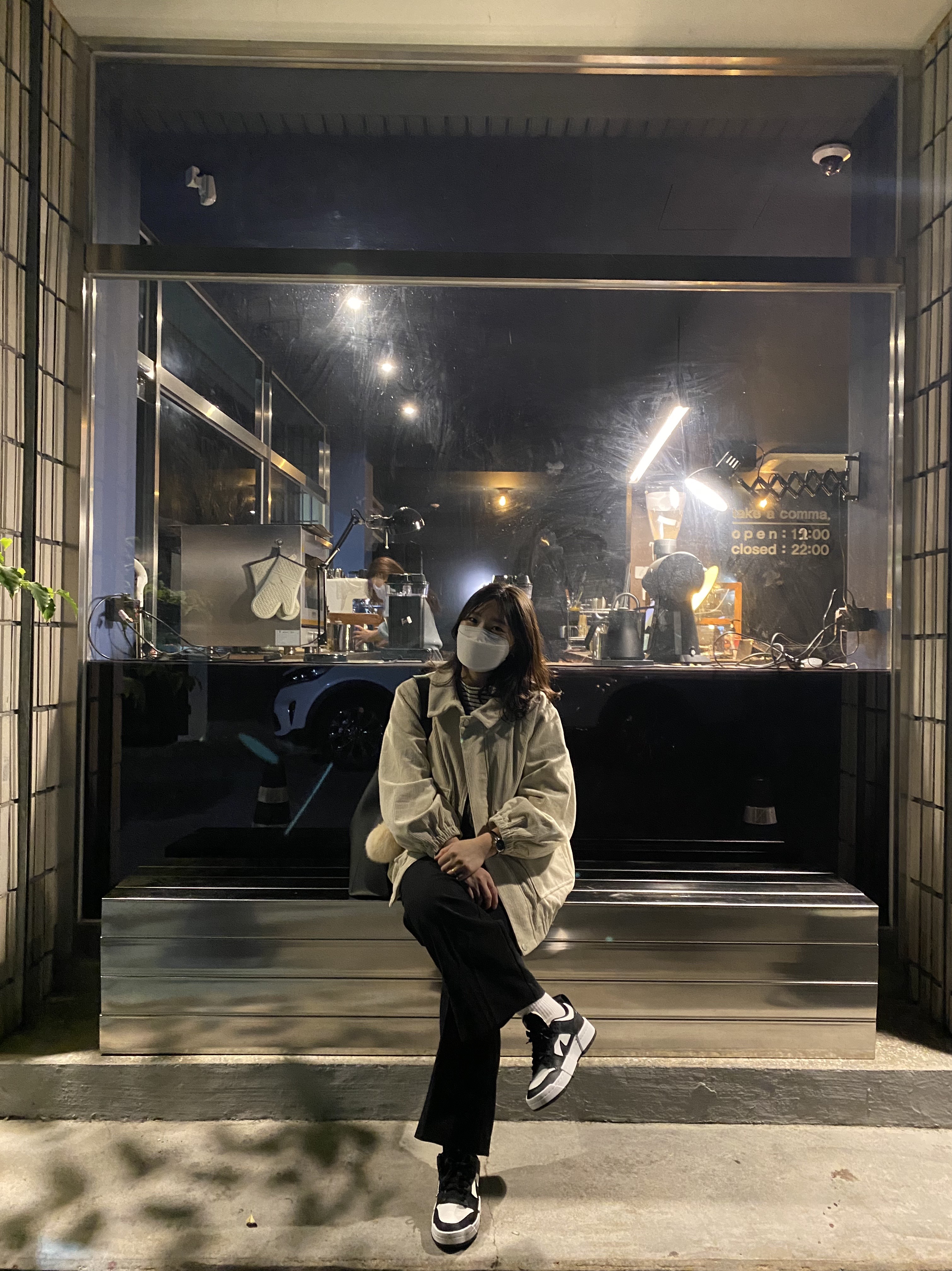 Converse x JW Anderson Run Star Hike Hi Black, (W) Nike Dunk Low Disrupt Black White 착용 스타일 - 2
