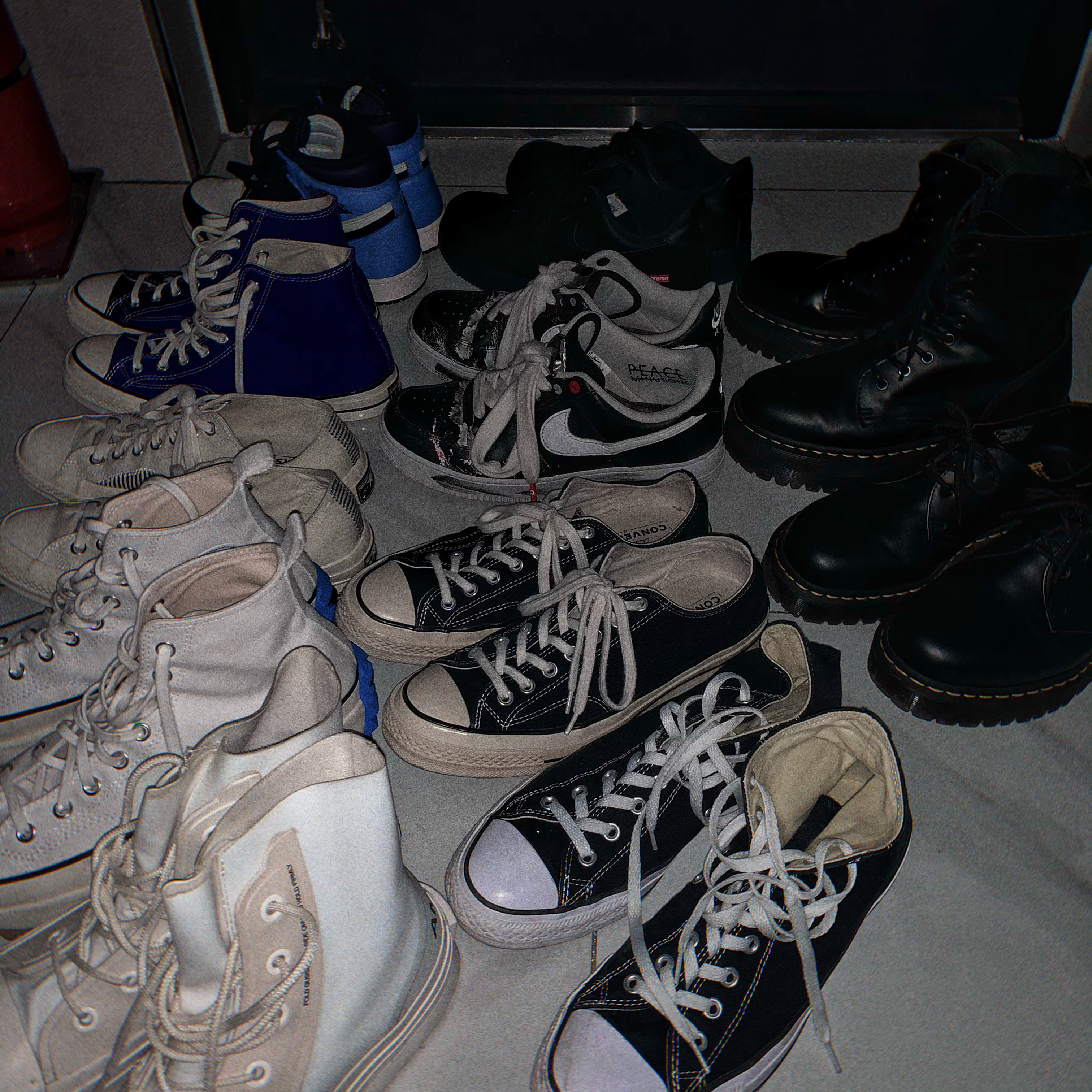Converse x Ambush Chuck 70 Hi White, Converse x JW Anderson Run Star Hike Hi White 착용 스타일 - 1